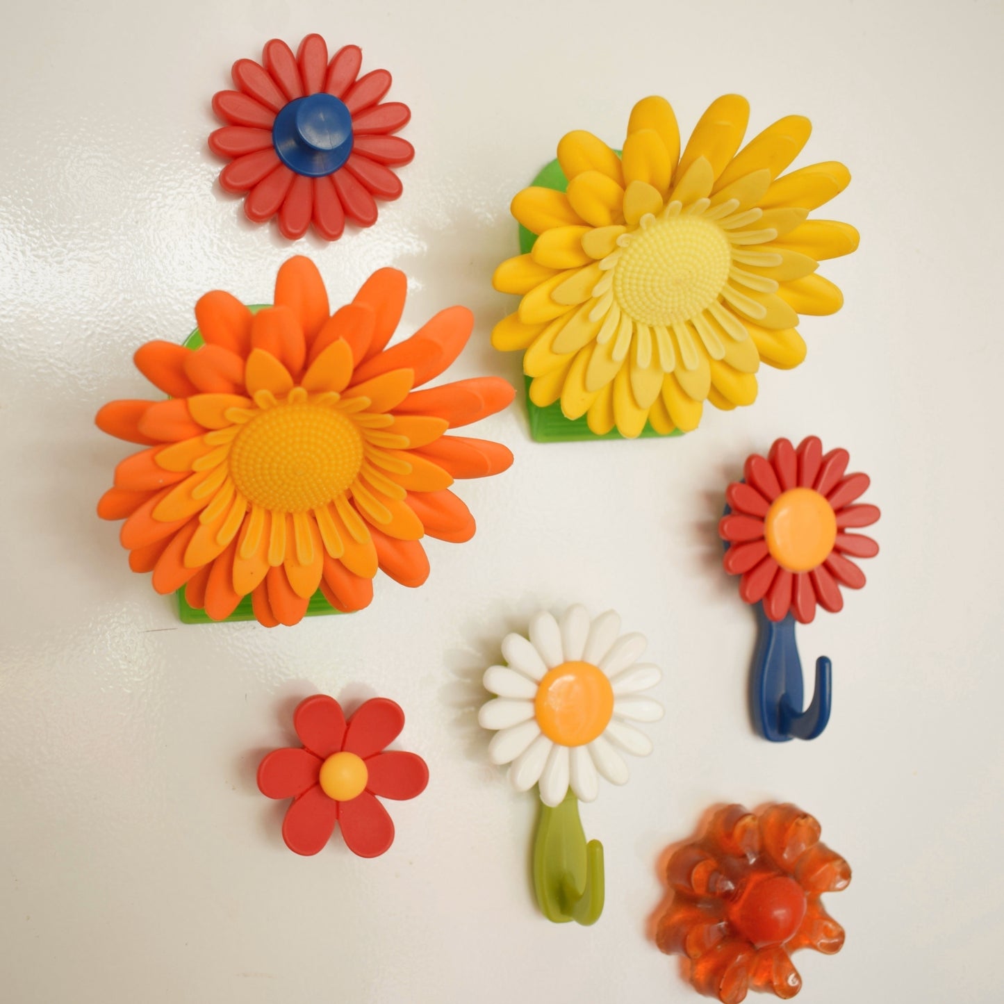 Vintage 1970s Plastic Flower Power Daisy Hooks - Unused by Pineapple Retro