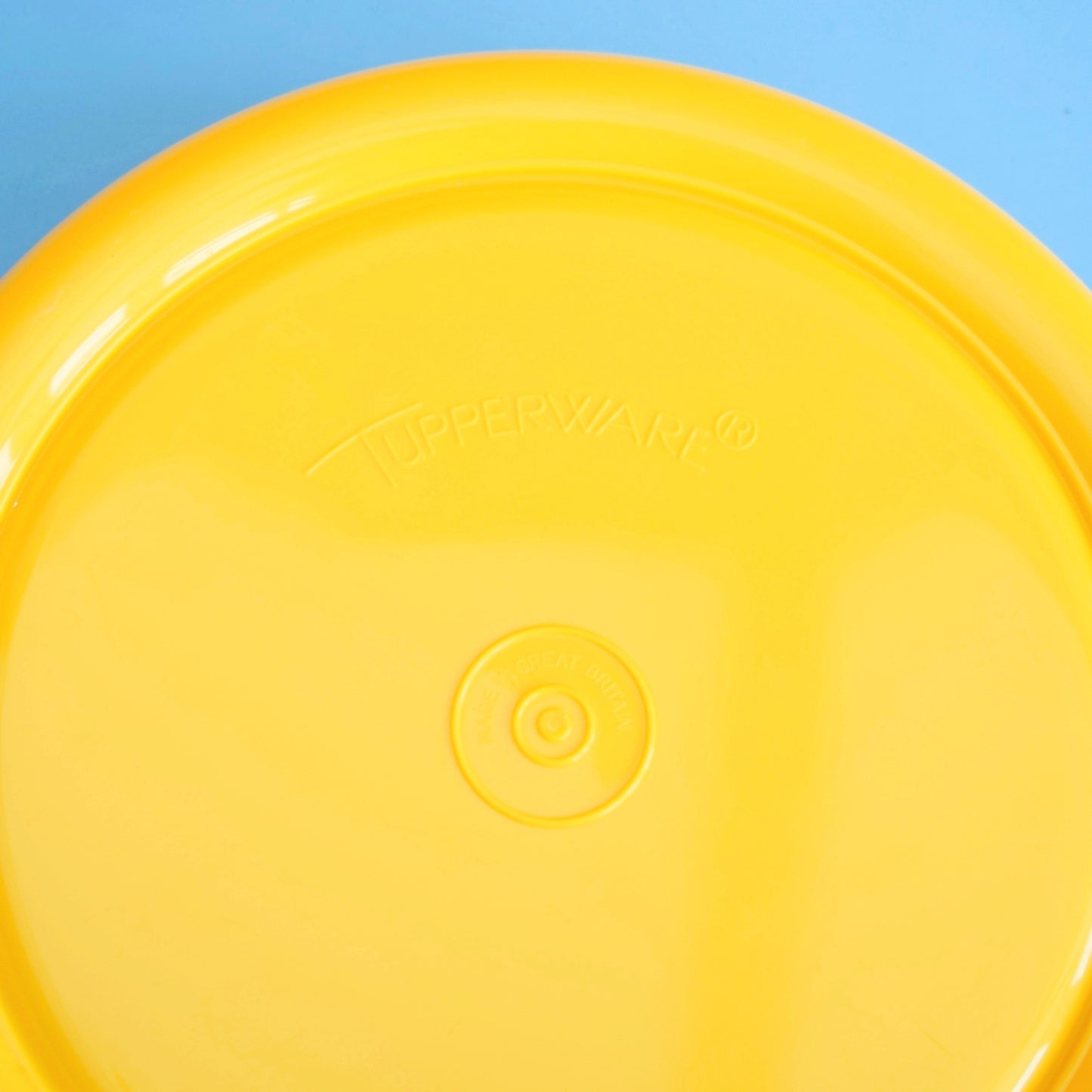 Vintage 1970s Tupperware Bowl With Lip - Yellow Flower