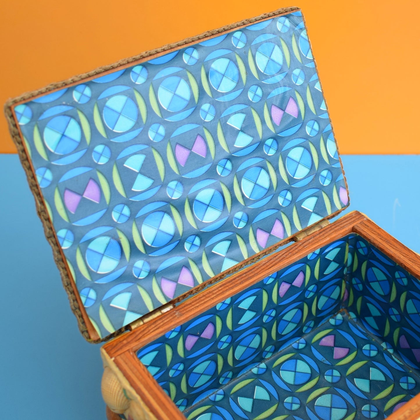 Vintage 1970s Jewellery Box - Kitsch Shell Design