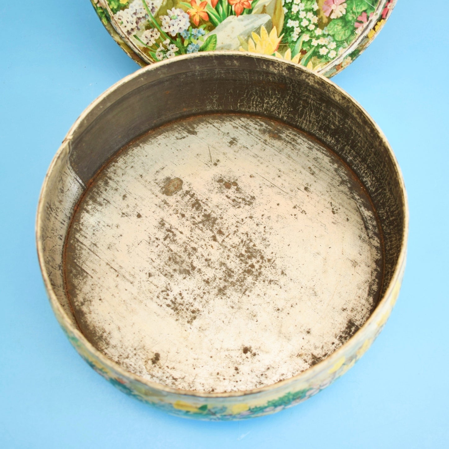 Vintage 1950s Metal Tin - Rockery Flowers - Huntley & Palmers