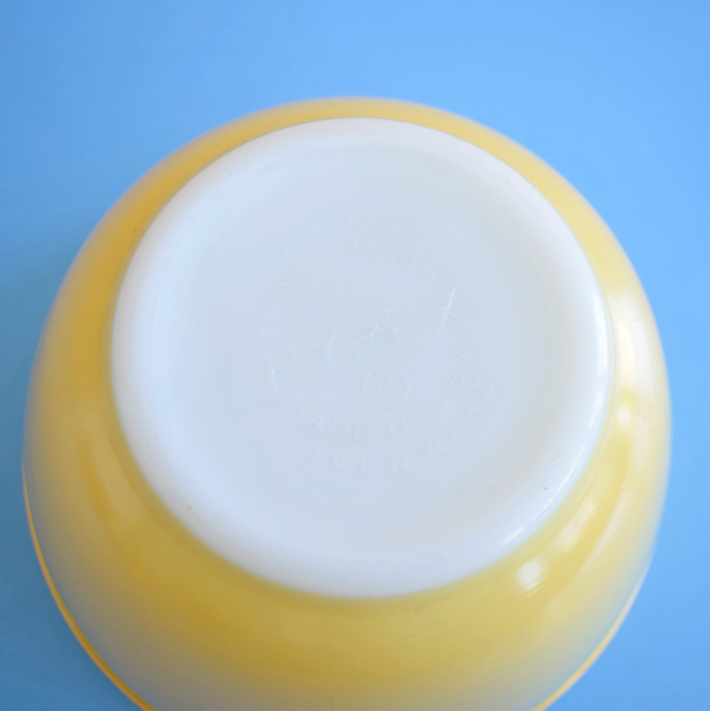 Vintage 1950s Pyrex Mixing Batter 401 Bowl - Custard Yellow - 1.5pt by Vintage