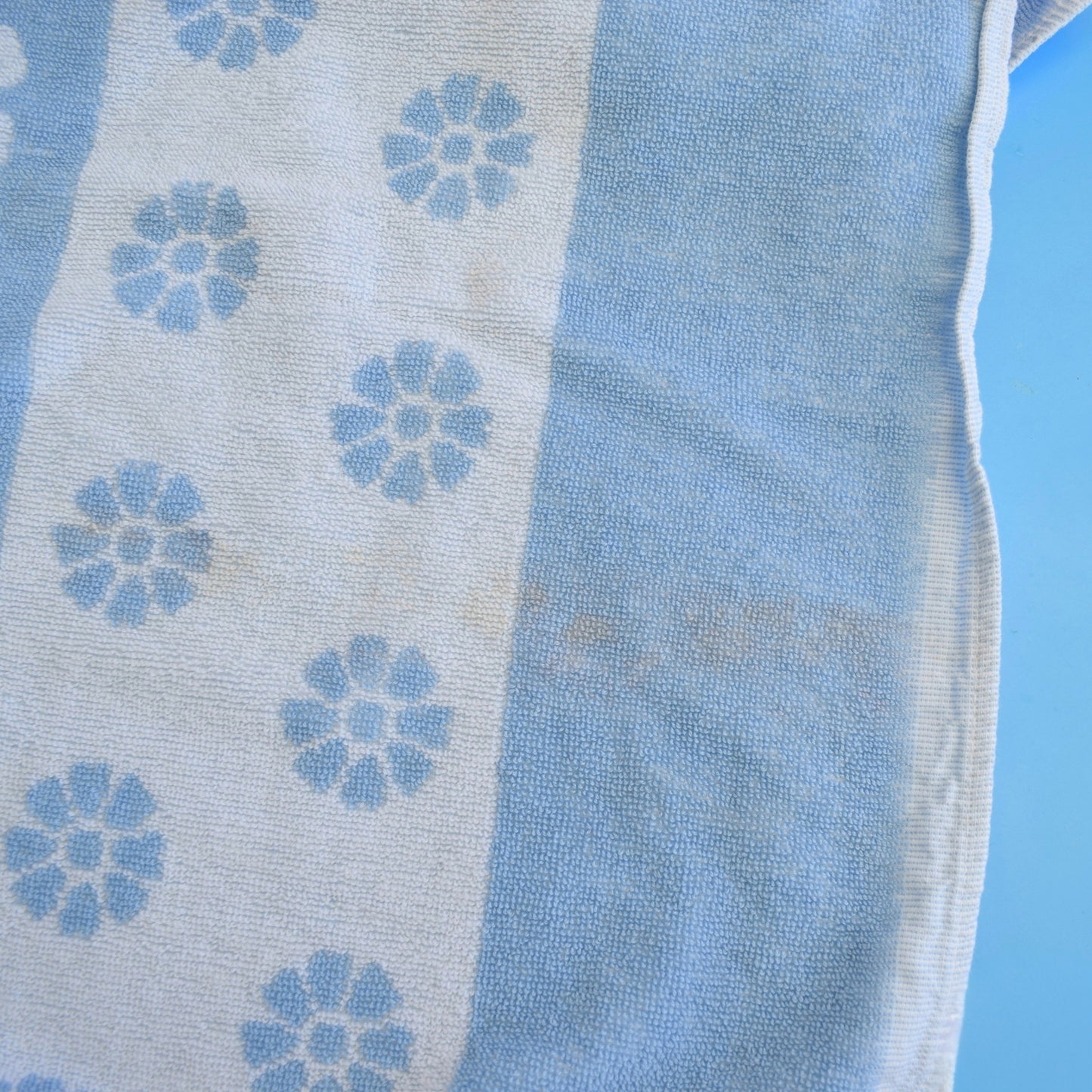Vintage 1960s Bath Towels - Flowers - Pale Blue & White Pair