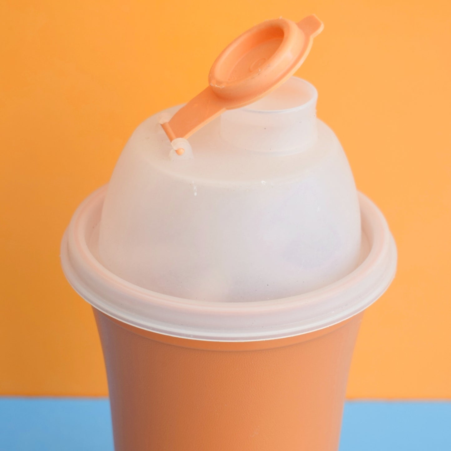 Vintage 1970s Tupperware Quick Shake / Mixer Beaker .