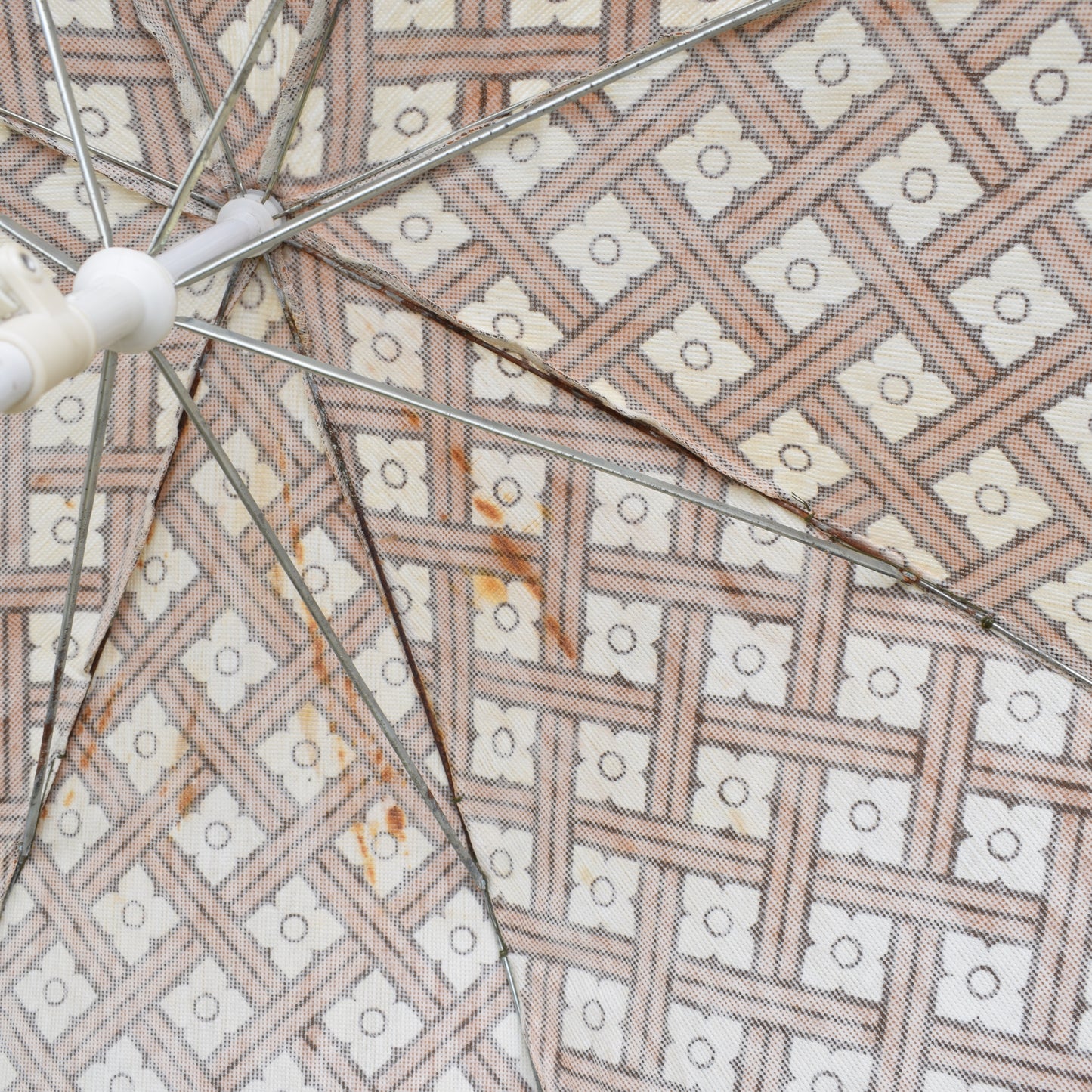 Vintage 1980s Garden Parasol - Brown & White flowers