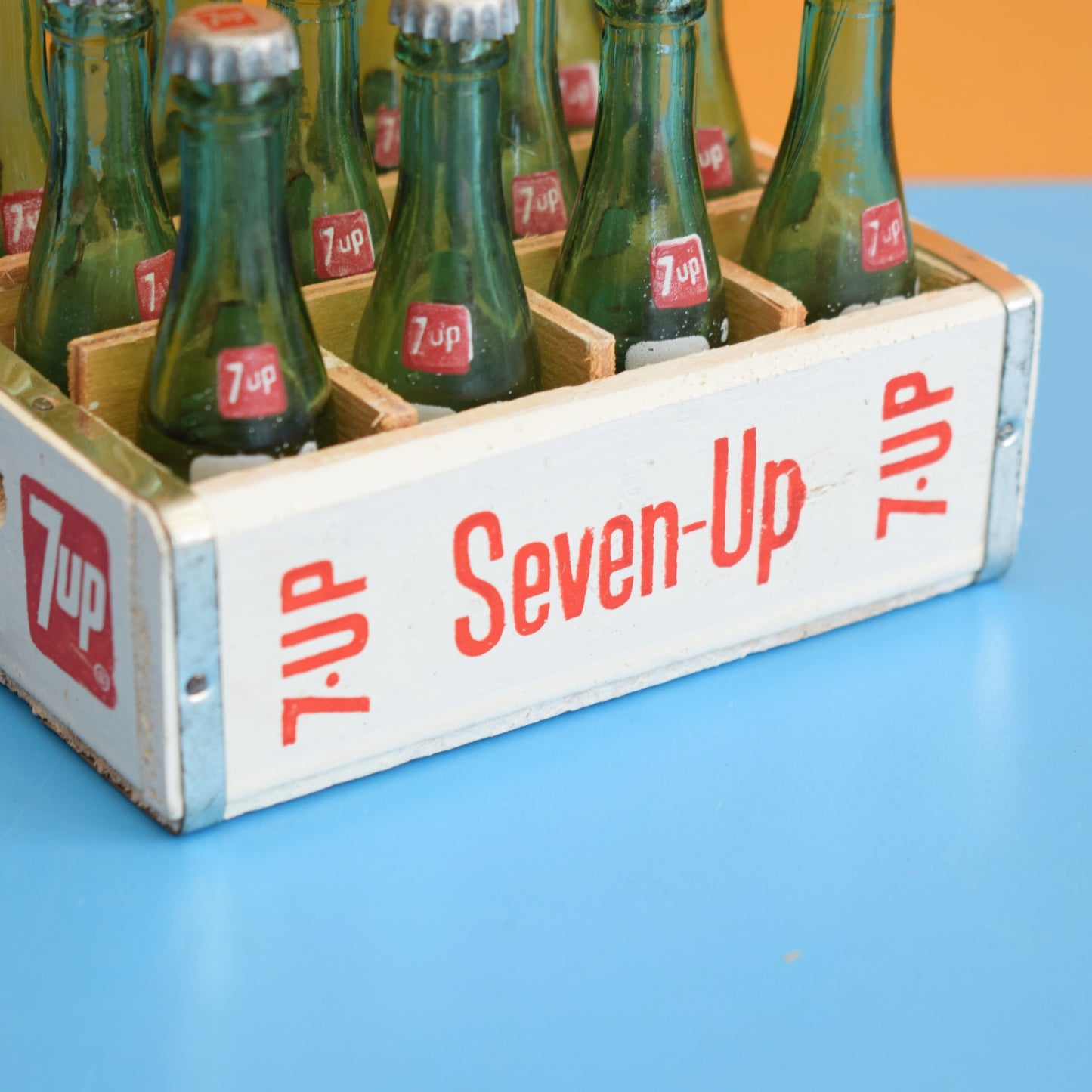 Vintage 1970s Mini 8 Glass Bottles In Crate - Seven Up / 7up - Rare
