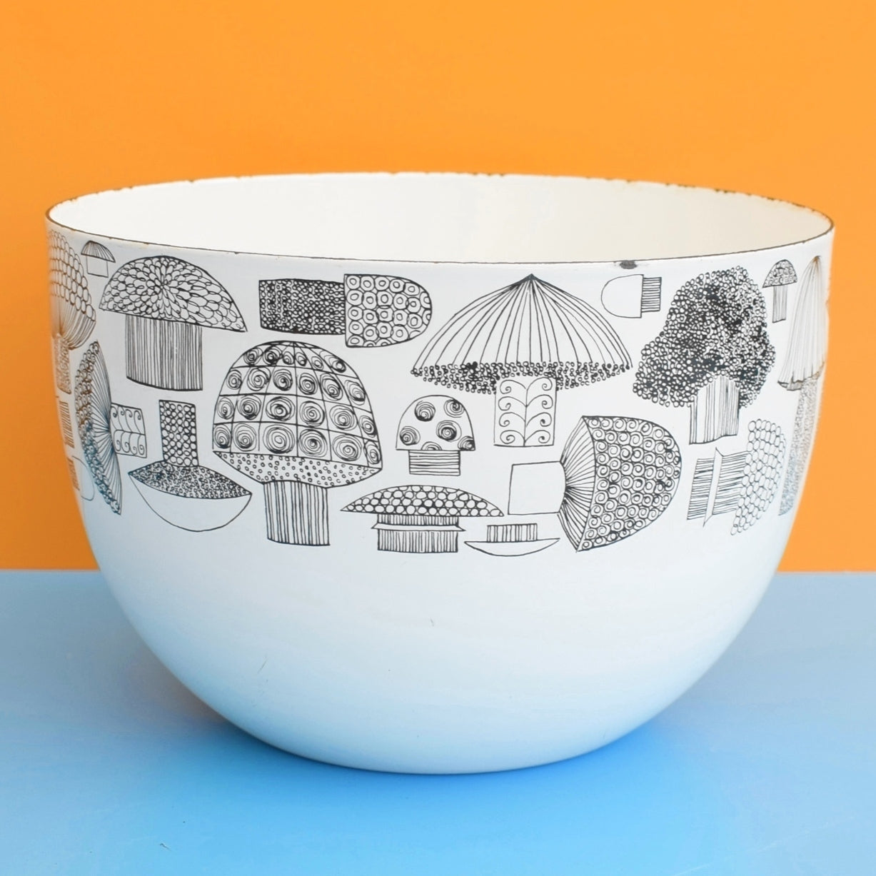 Vintage 1960s Enamel Large Bowl - Finel Arabia - Mushroom 