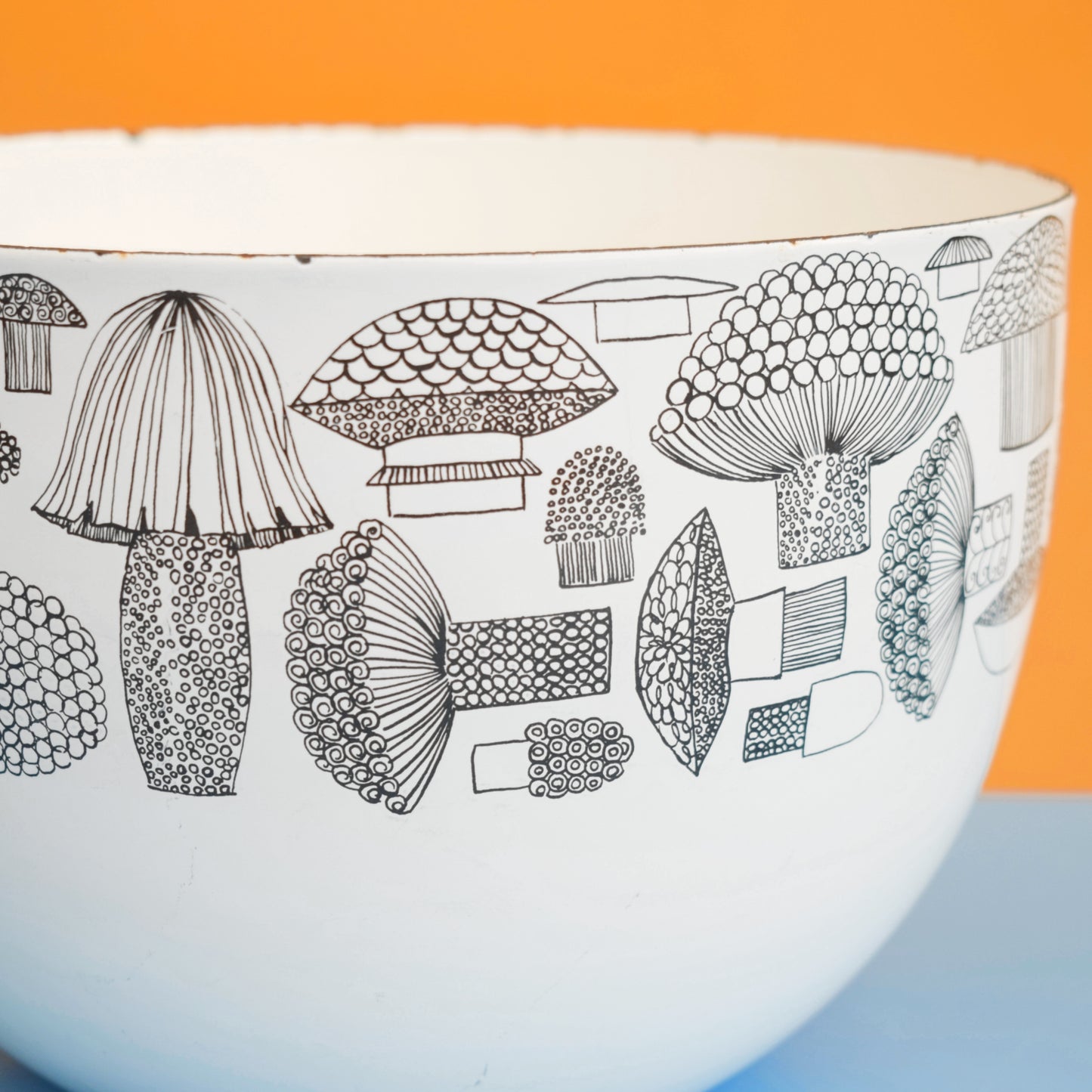 Vintage 1960s Enamel Large Bowl - Finel Arabia - Mushroom