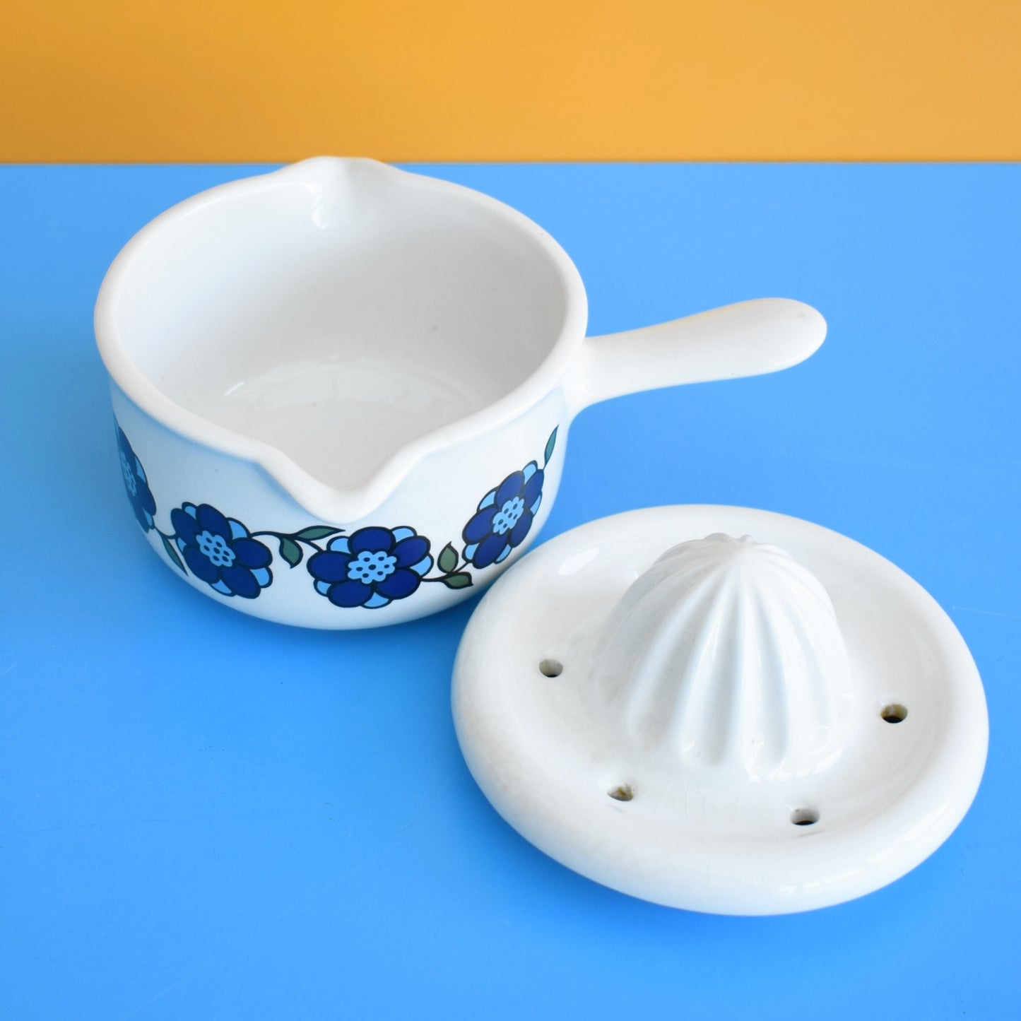 Vintage 1960s Taunton Vale Lemon Juicer/ Jug - Flower Power - Blue