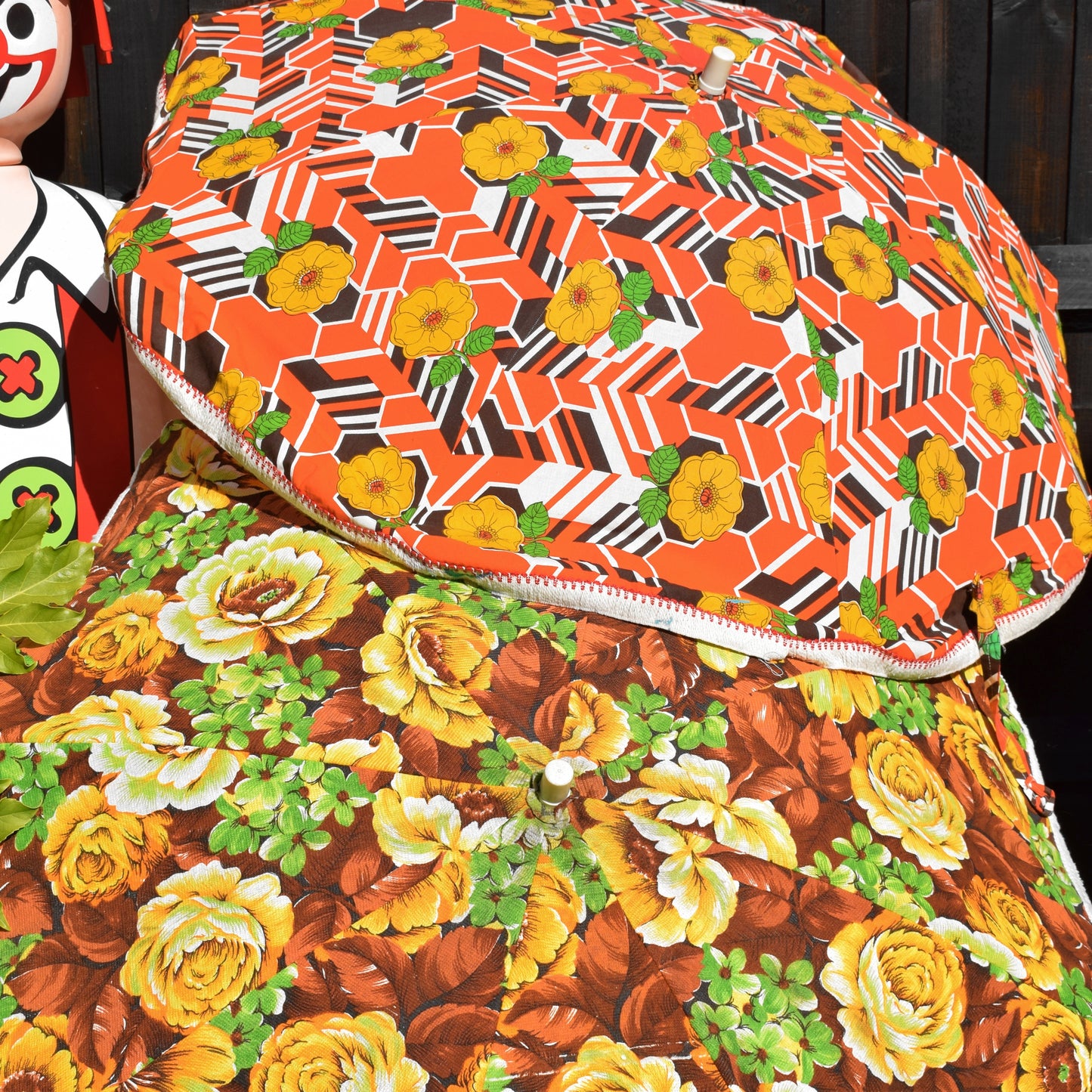 Vintage 1960s Garden Parasol - Flower Power - Yellow & Brown