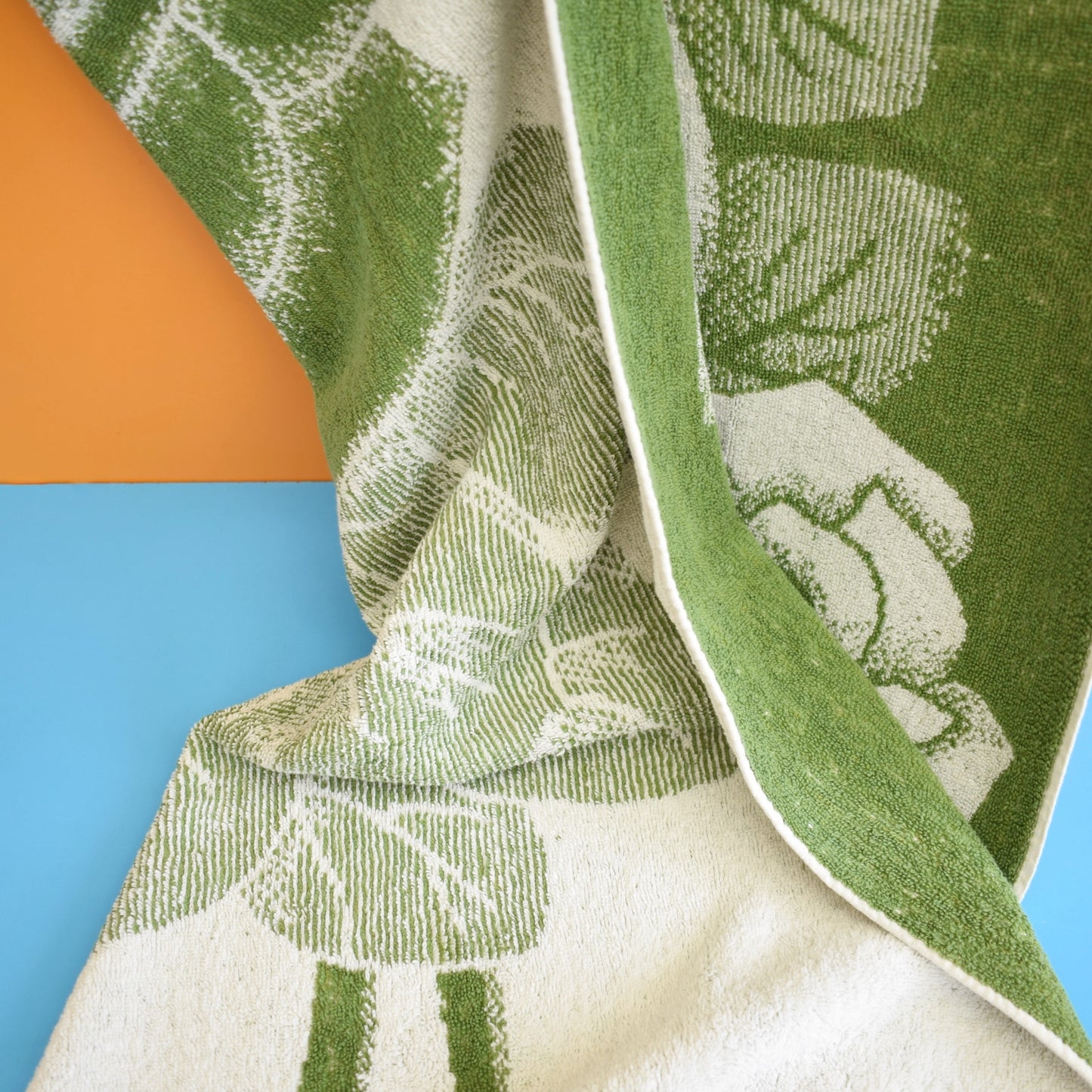 Vintage 1970s Bath Towels - Brown or Green Rose Design