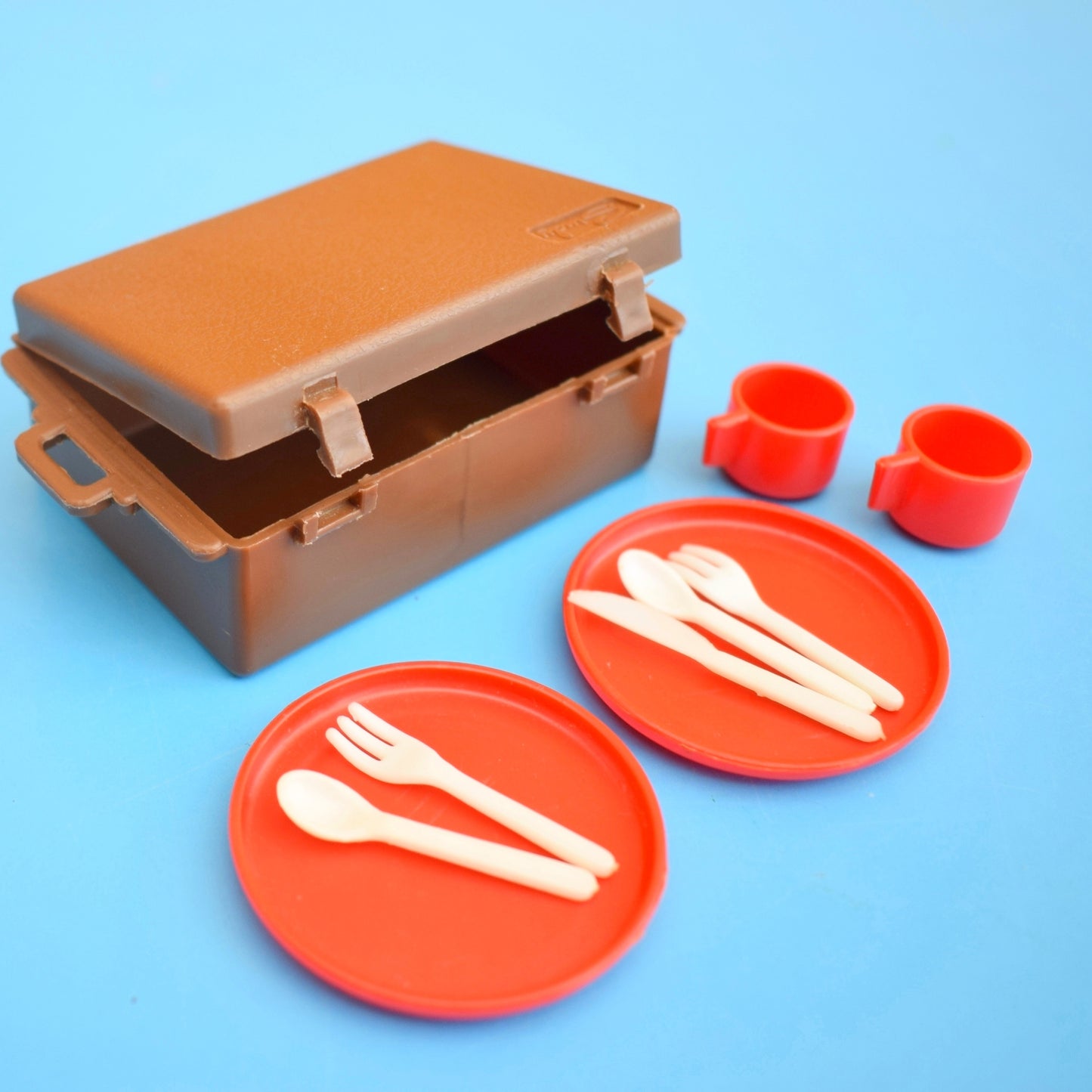 Vintage 1970s Sindy Picnic Set / Case