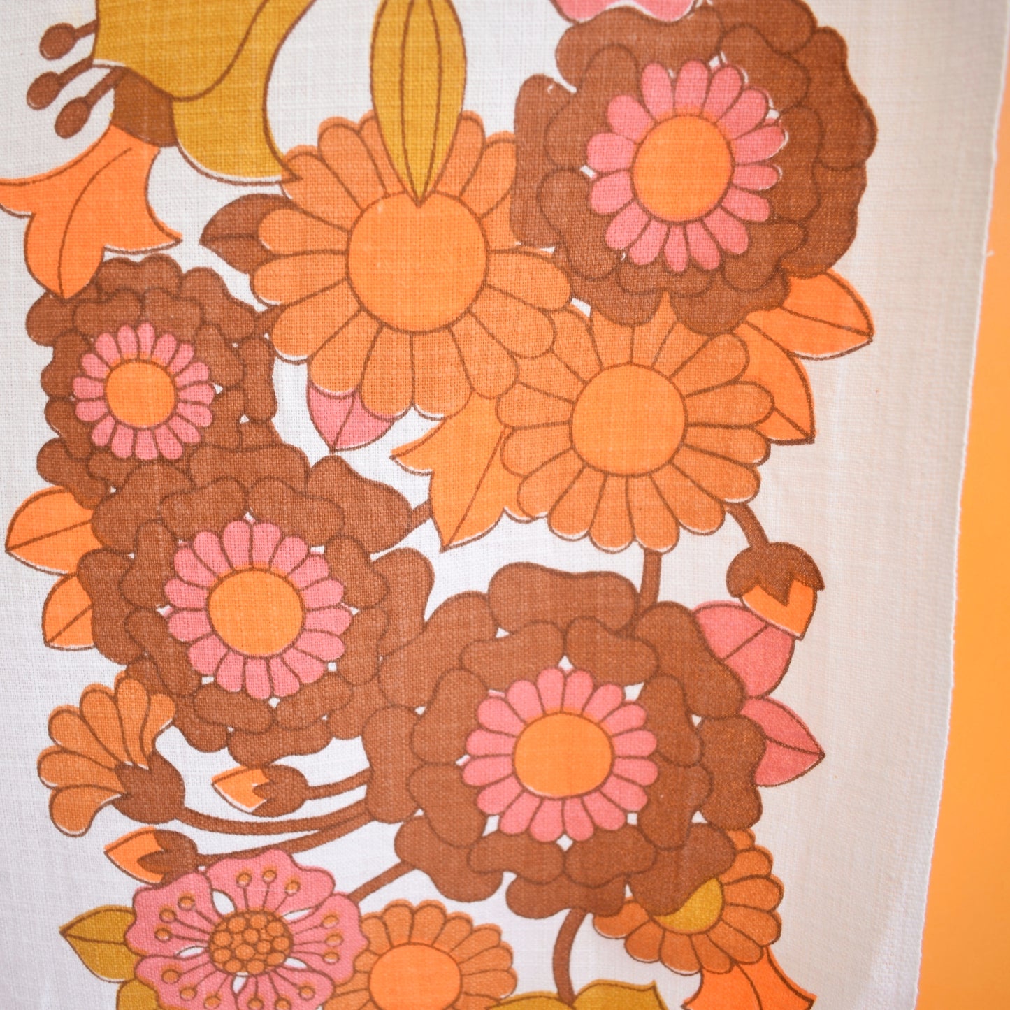 Vintage 1970s Tablecloth / Napkin Boxed Set - Sultan - Columbine