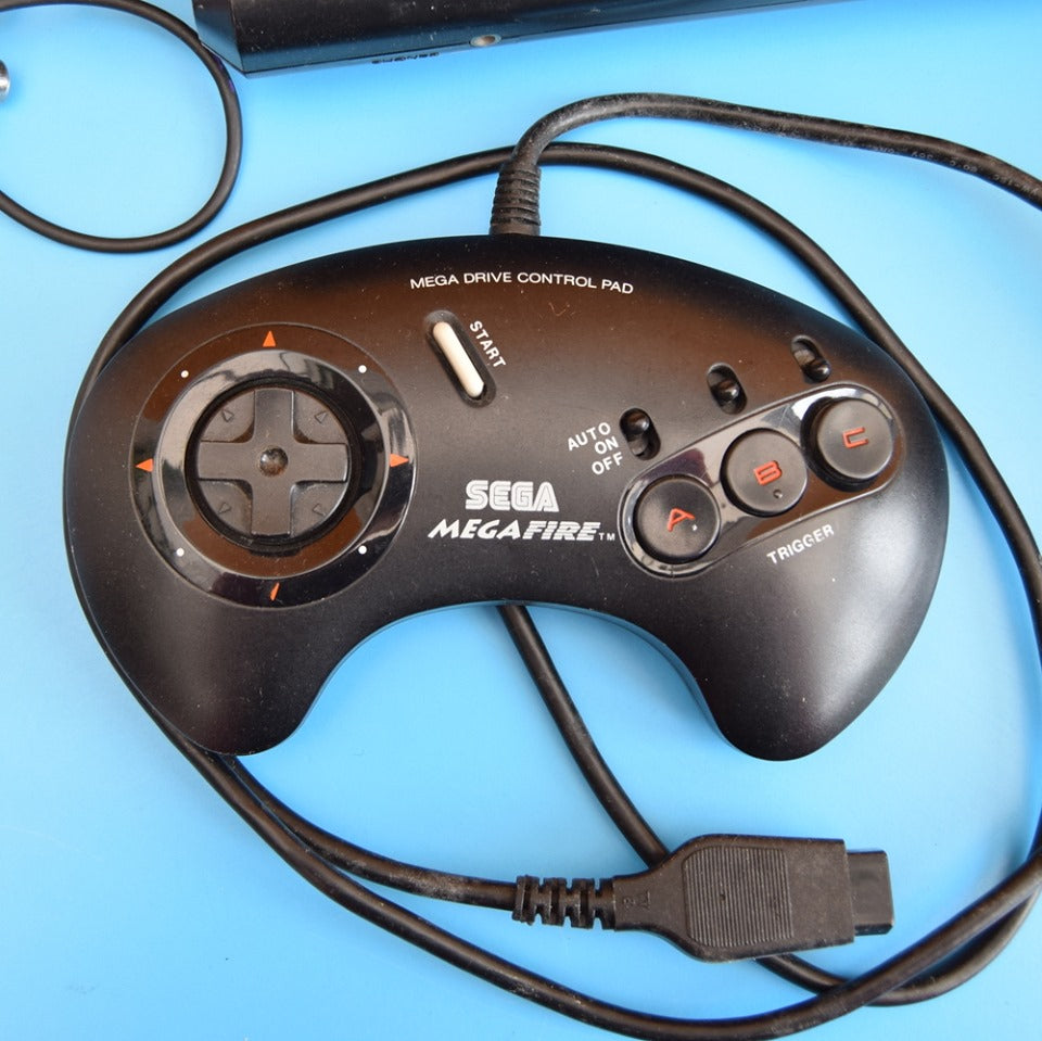 Vintage 1990s Mega Drive Console - Multiplayer .