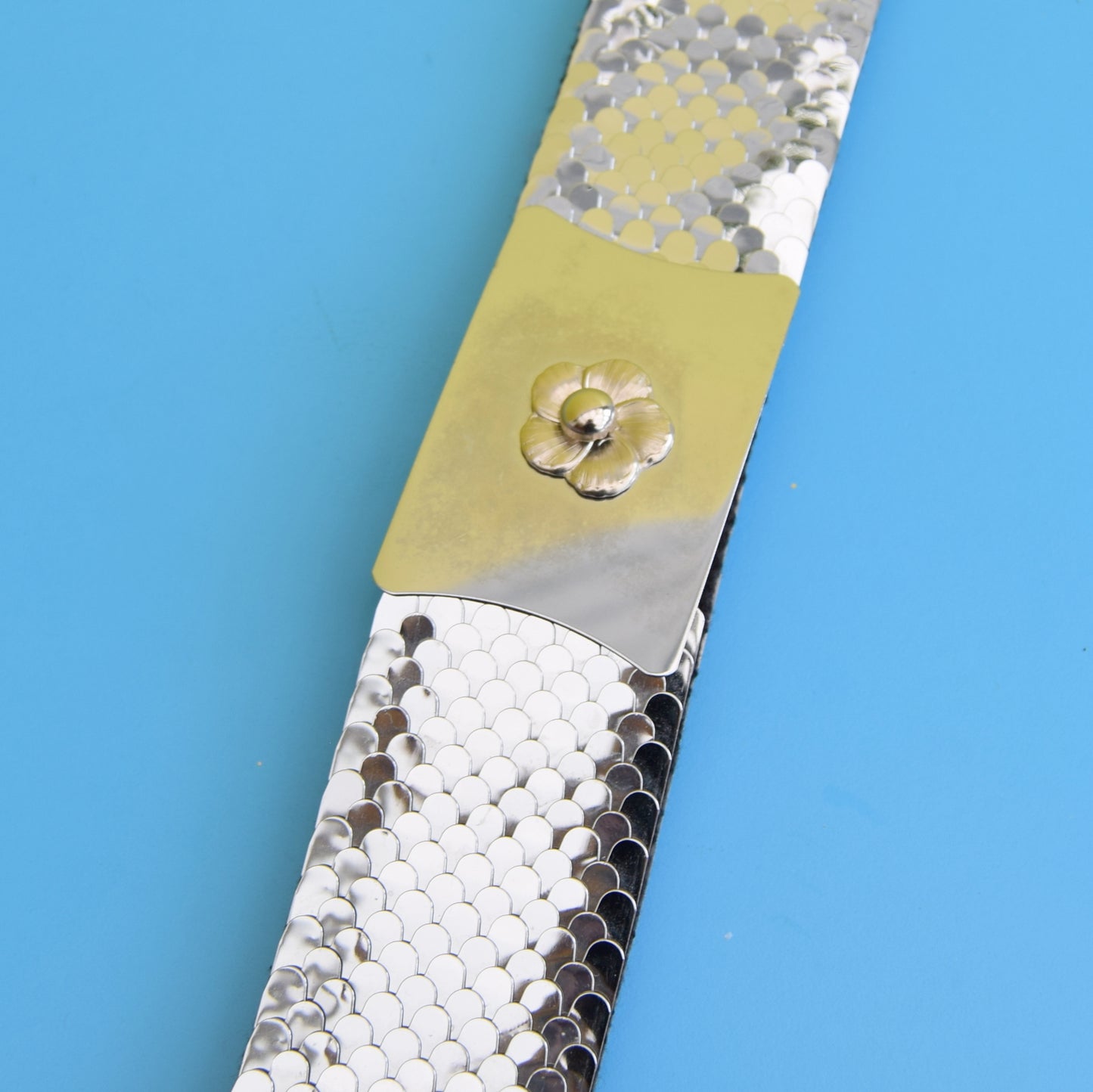 Vintage 1970s Stretchy Metal Scale / flower Buckle Belt - Silver