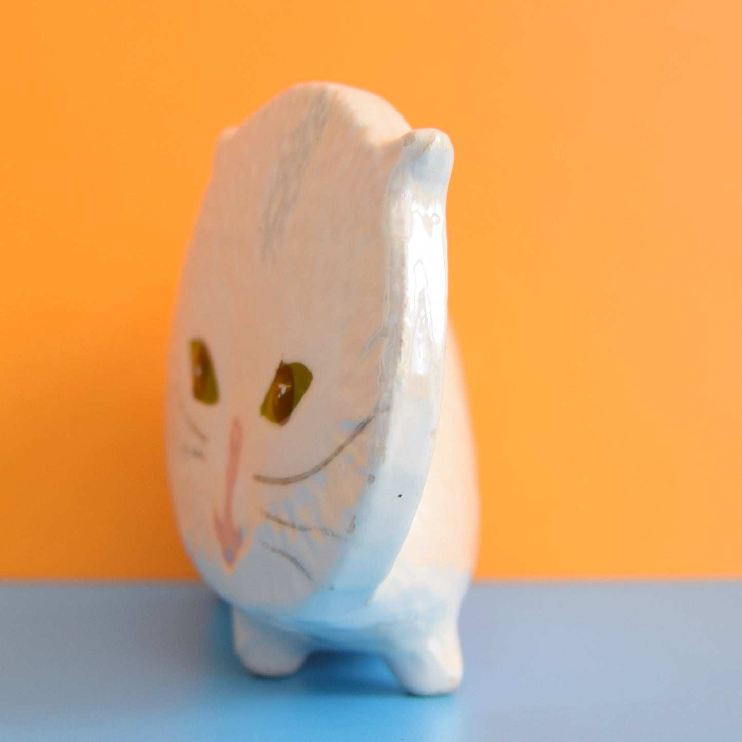 Vintage 1950s Pearlescent Flat Faced Cat Figure - White