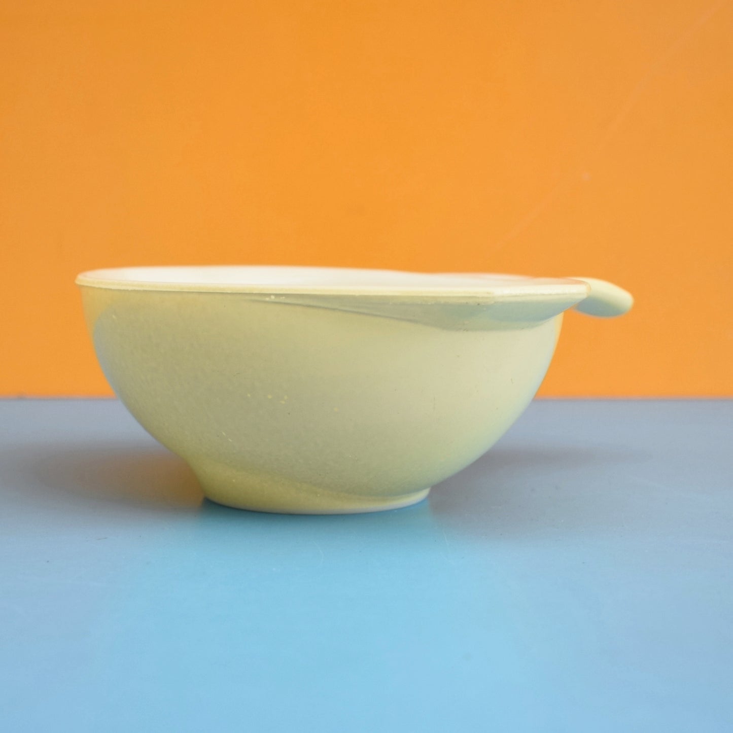 Vintage 1960s Pyrex Sauce / Gravy Boat - Lemon