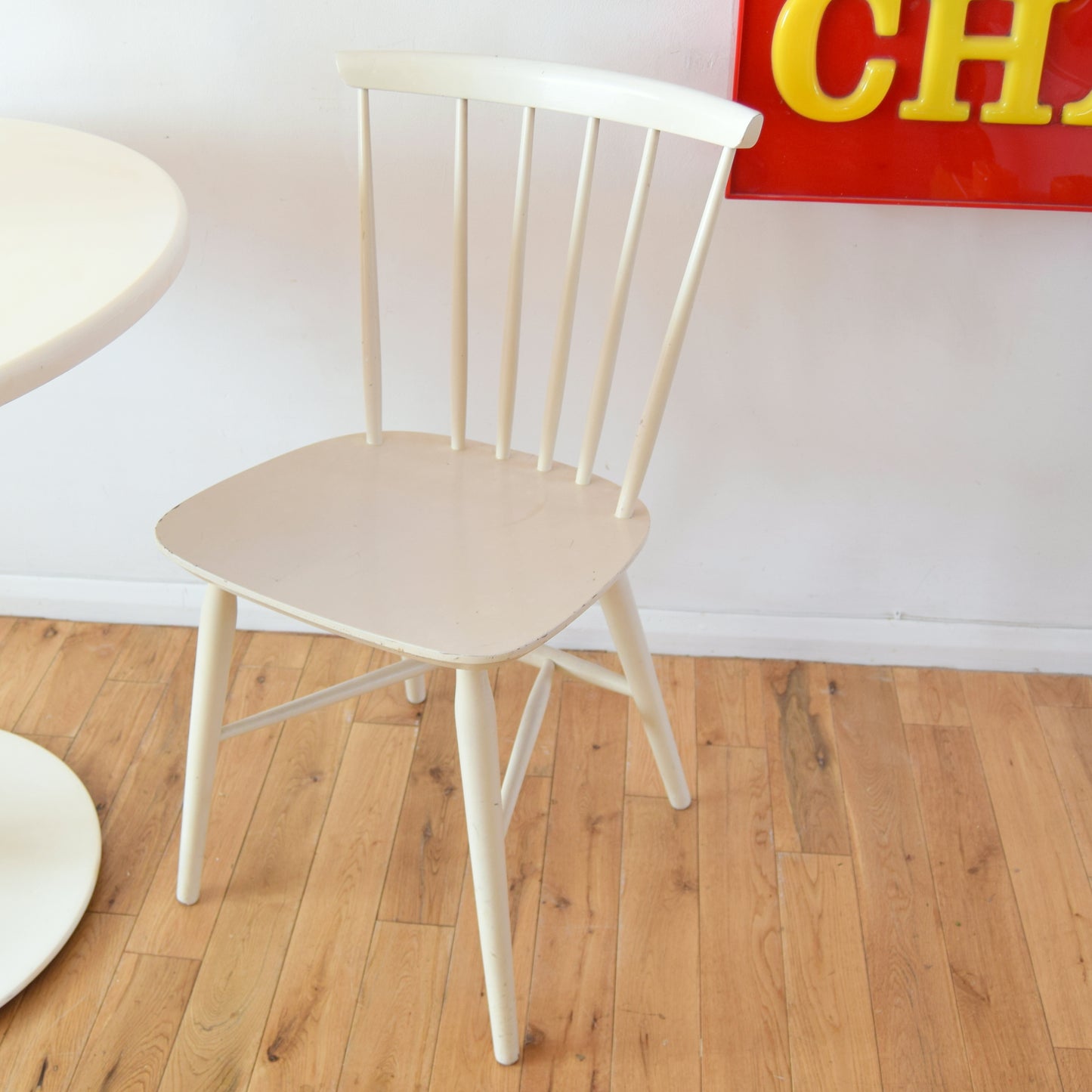 Vintage 1960s Tulip Based Fibreglass Dining Table - White