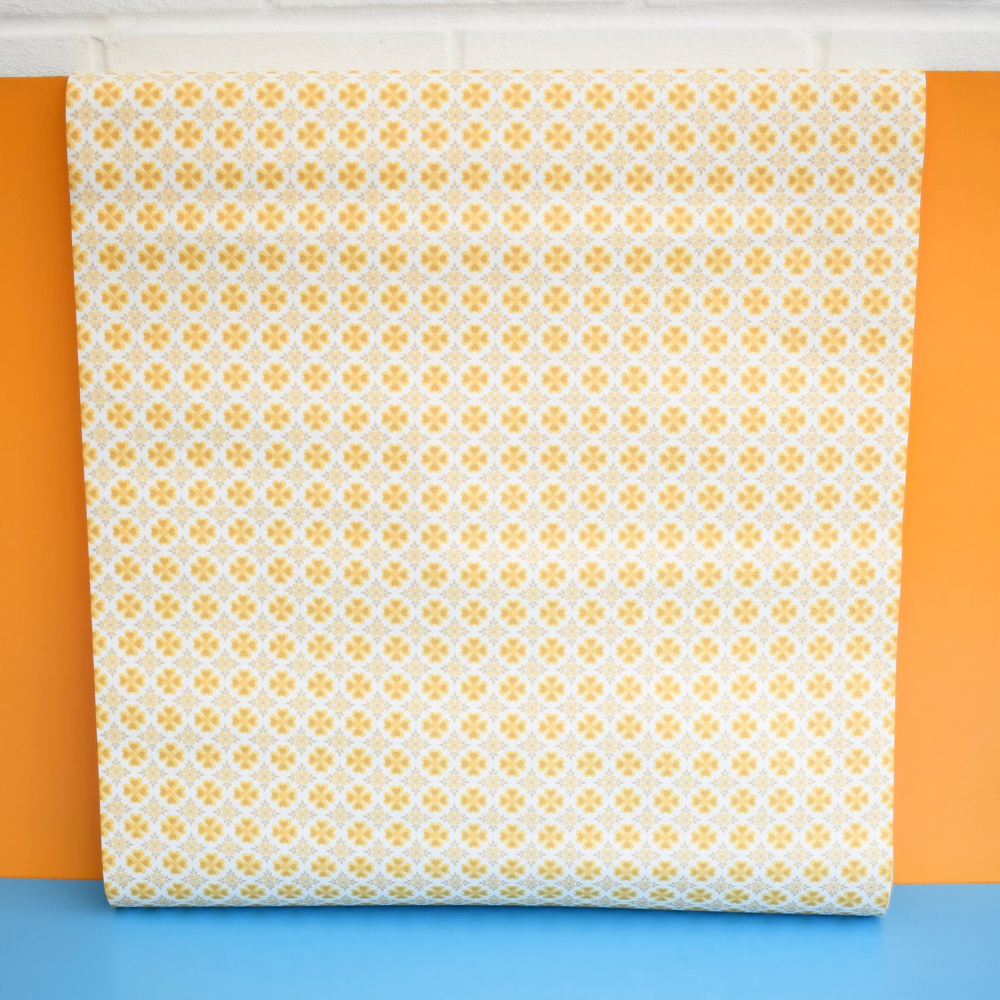 Vintage 1970s Flower Wallpaper - Yellow Buttercups