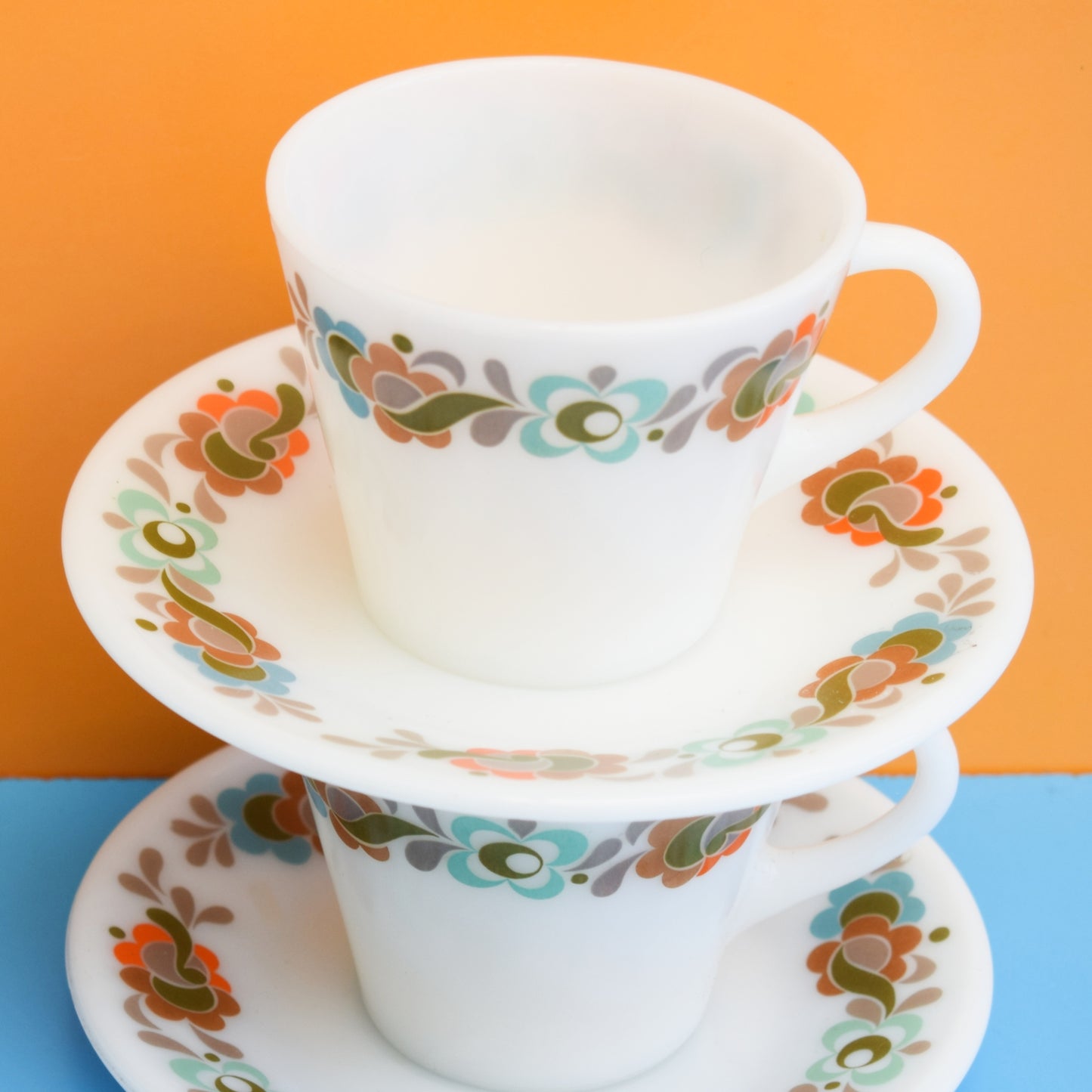 Vintage 1960s Pyrex Cups & Saucers - Carnaby