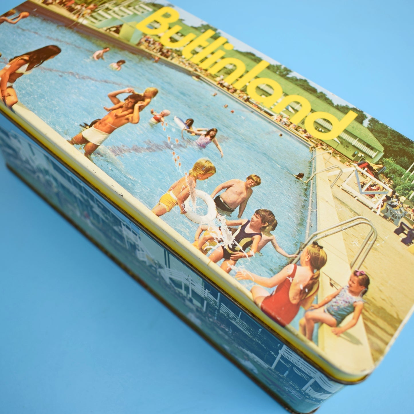 Vintage 1970s Butlins Tin - Huntley & Palmers by Pineapple Retro
