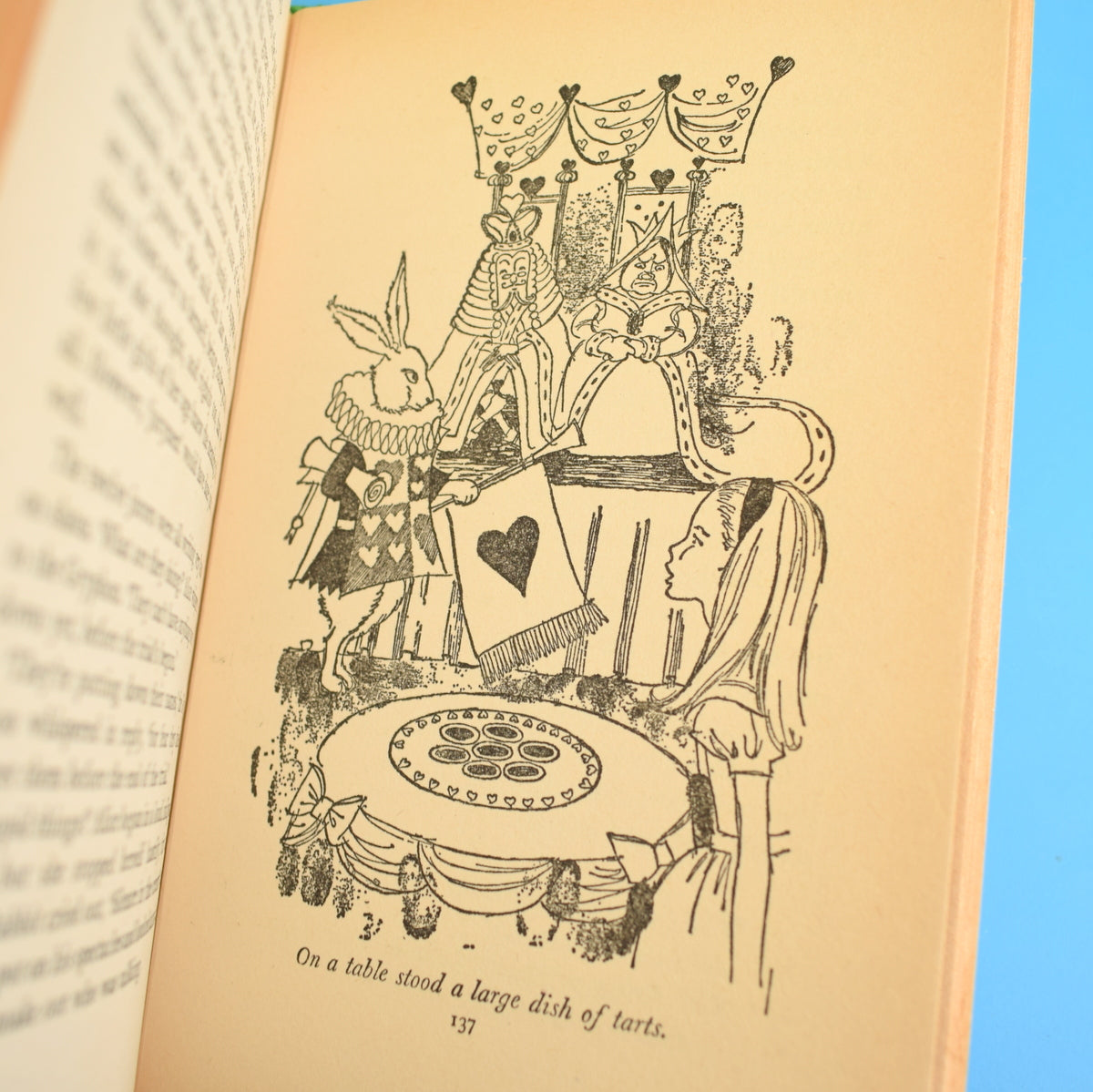 Vintage 1960s Alice In Wonderland - The Children's Press by Vintage