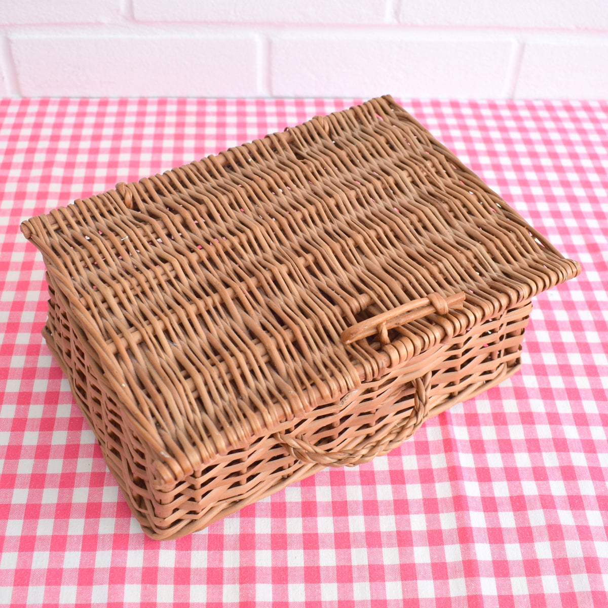 Vintage Small Wicker Picnic Basket / Case
