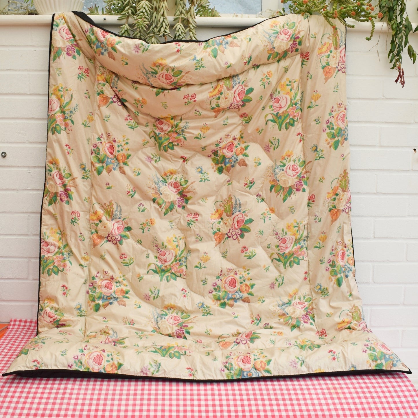 Vintage 1950s Pretty Eiderdown - Spring Flowers by Vintage