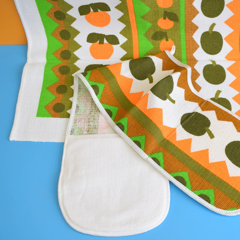 Vintage 1960s Tea Towel & Matching Oven Glove Set - Apple Print