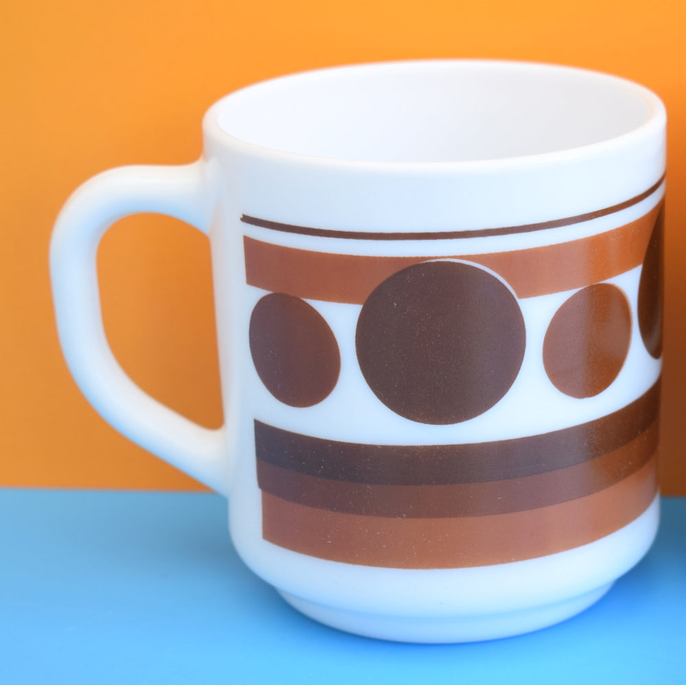Vintage 1960s Mug Pair - France - Pyrex - Brown