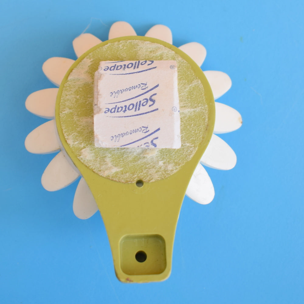 Vintage 1970s Plastic Flower Power Daisy Hook - Yellow & White