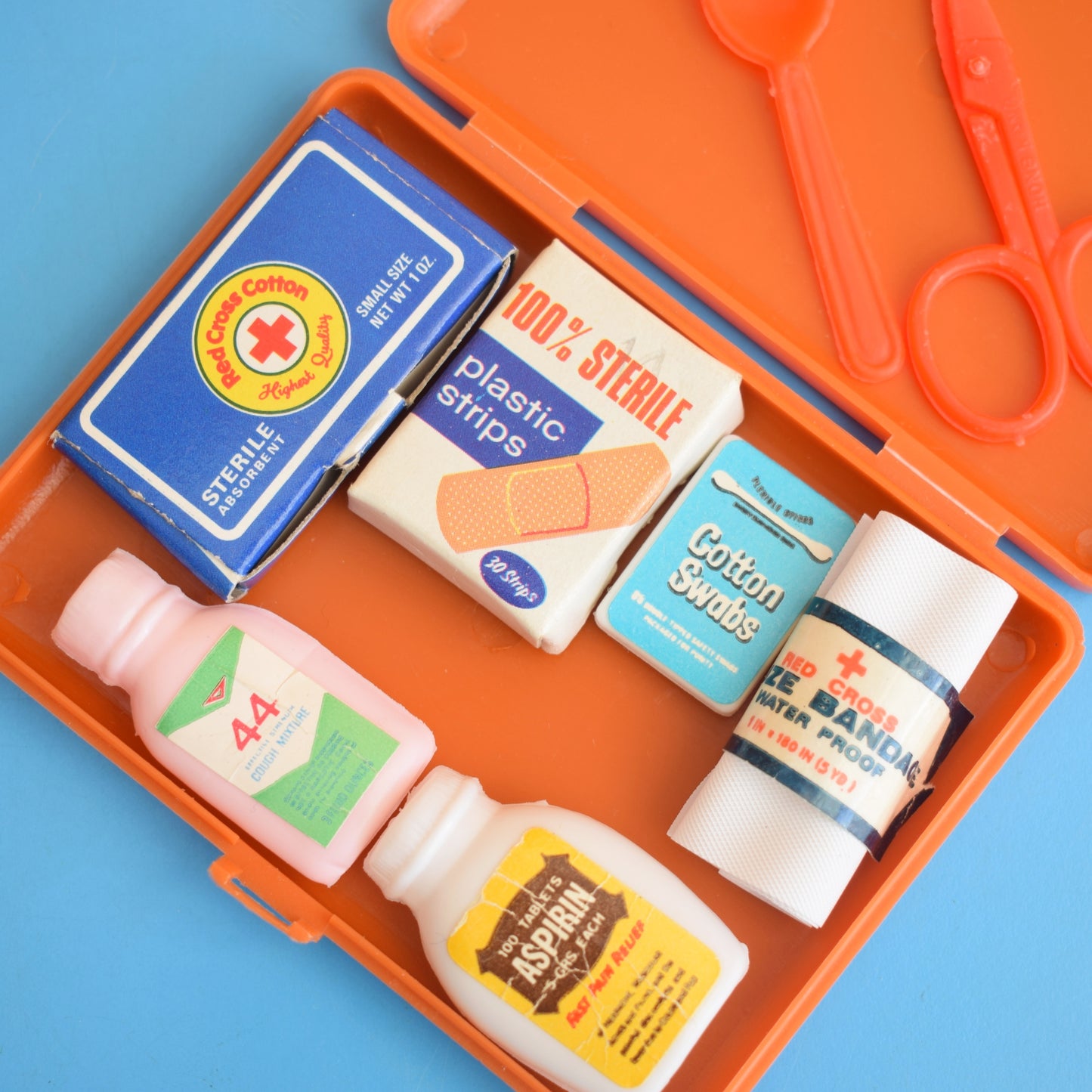 Vintage 1970s Dolls PLastic First Aid Kit by Pineapple Retro