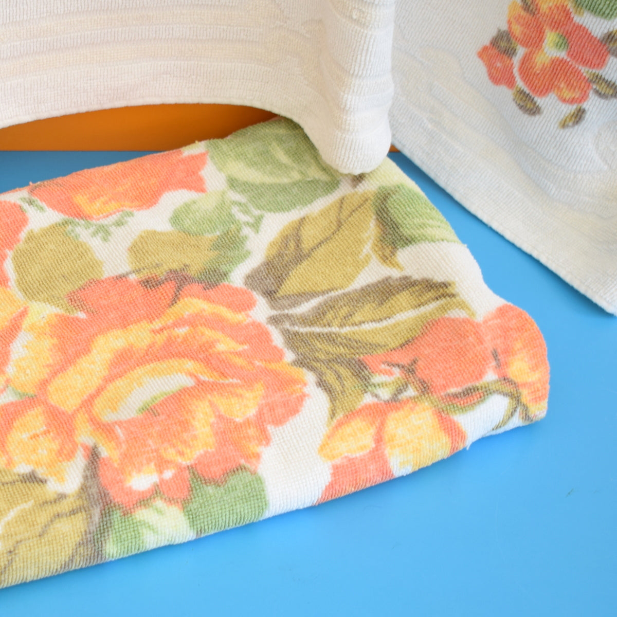 Vintage 1950s Cotton Bath Towel - Peach Flowers