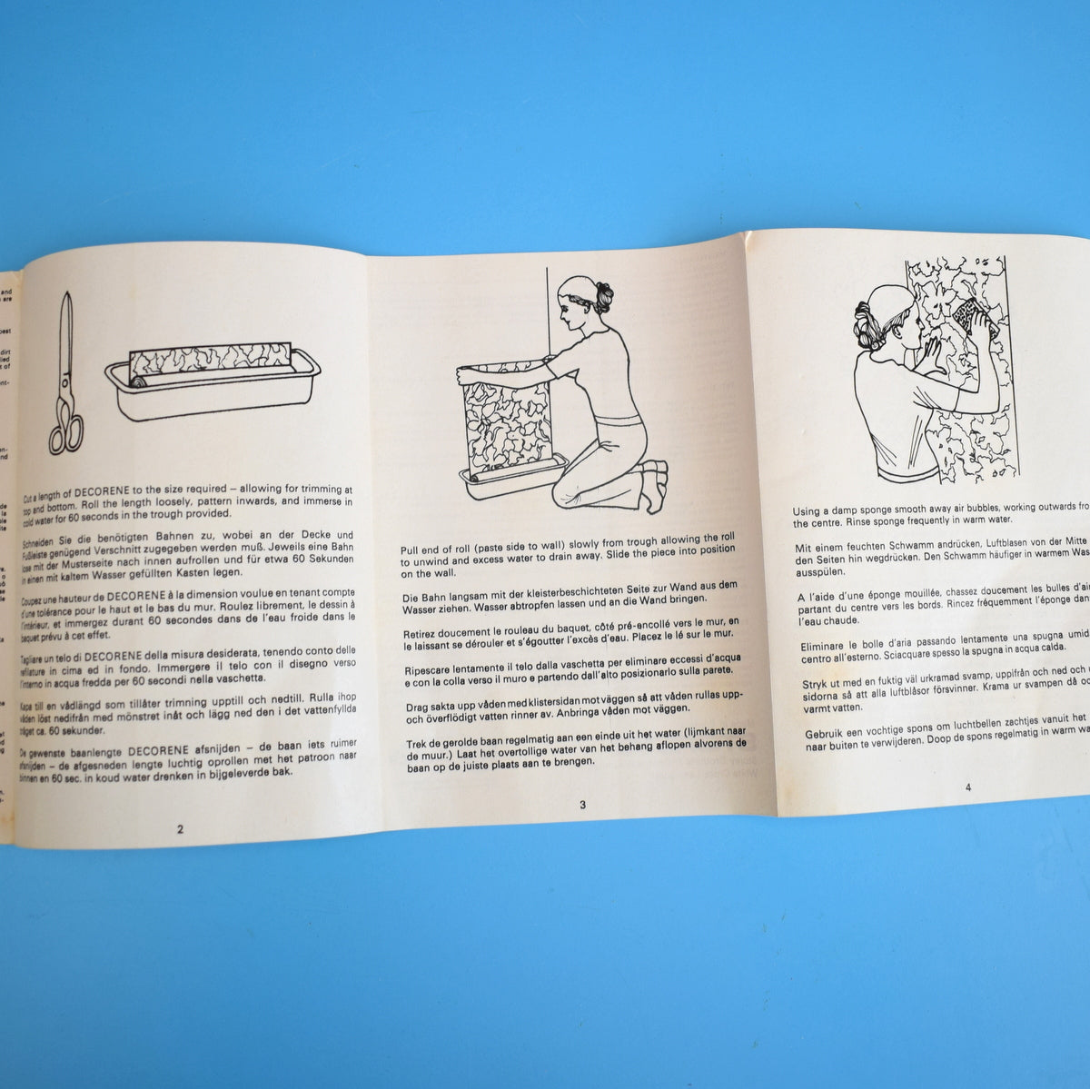 Vintage 1960s Stunning Wallpaper - Pink- Flower Power