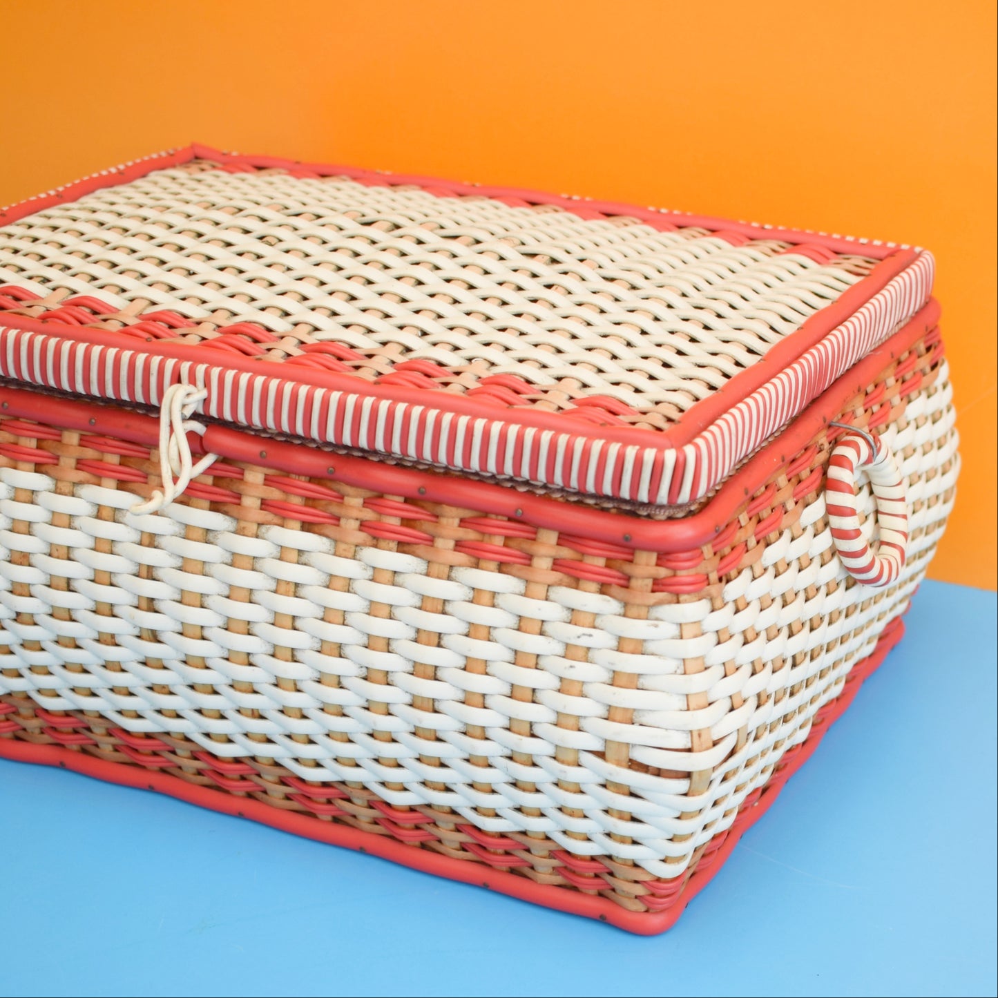 Vintage 1960s Sewing / Hobby Box - Flower Power .