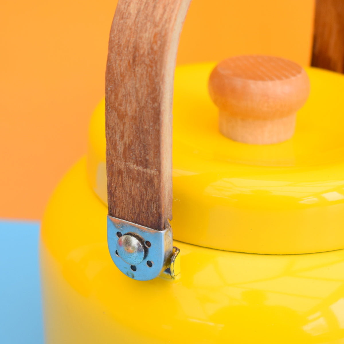 Vintage 1960s Enamel Kettle - Wooden Handle - Eggy Yellow