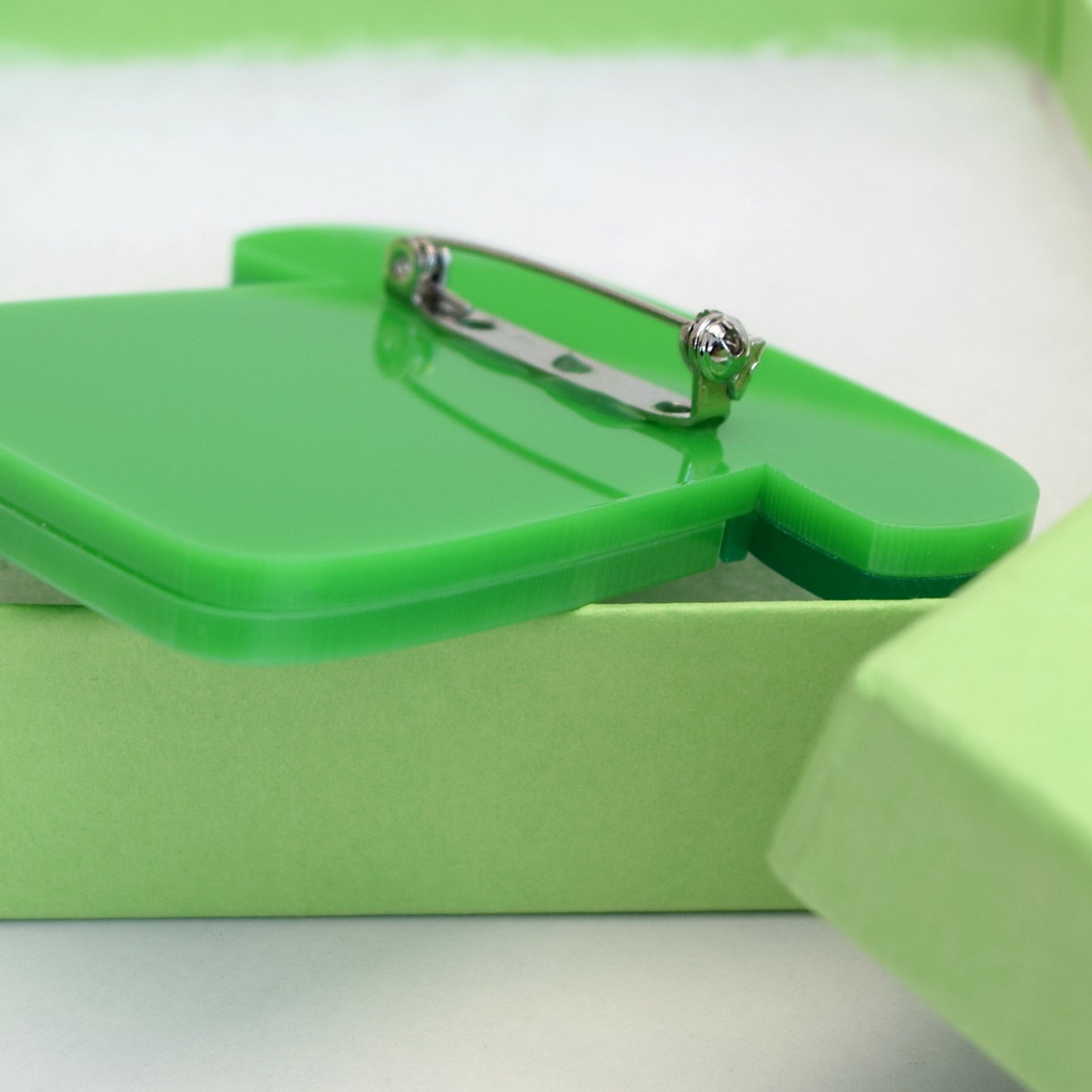 Retro Acrylic Brooch - GPO Style Telephone Design Green