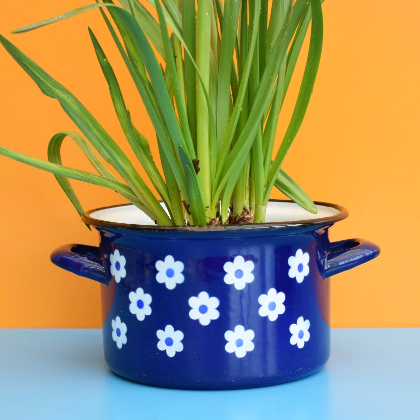Vintage 1960s Enamel Casserole Base - Blue Flower Power