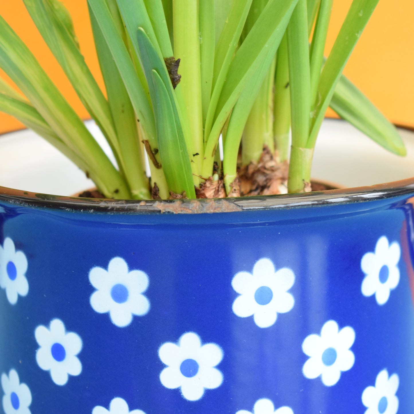 Vintage 1960s Enamel Casserole Base - Blue Flower Power