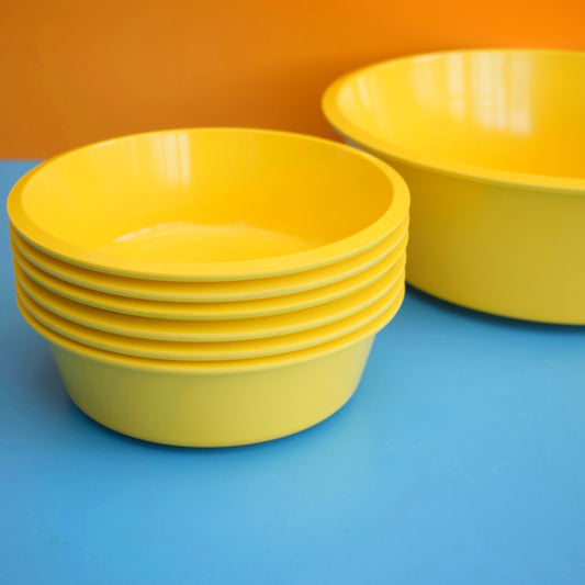 Vintage 1970s Italian Melamine Plastic Plates & Bowls - Canary Yellow .