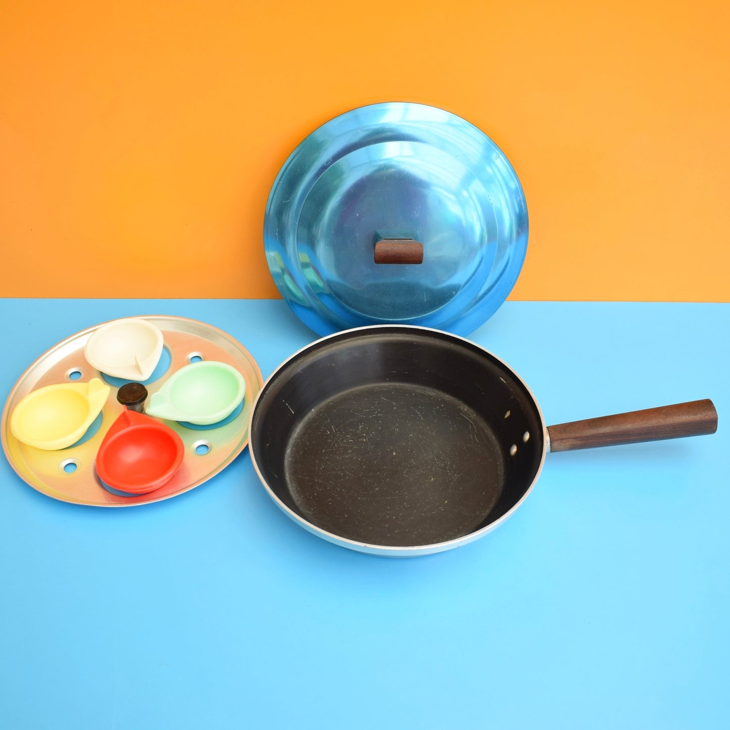 Vintage 1960s Egg Poacher / Saucepan - Anodised Aluminium / Plastic by Vintage