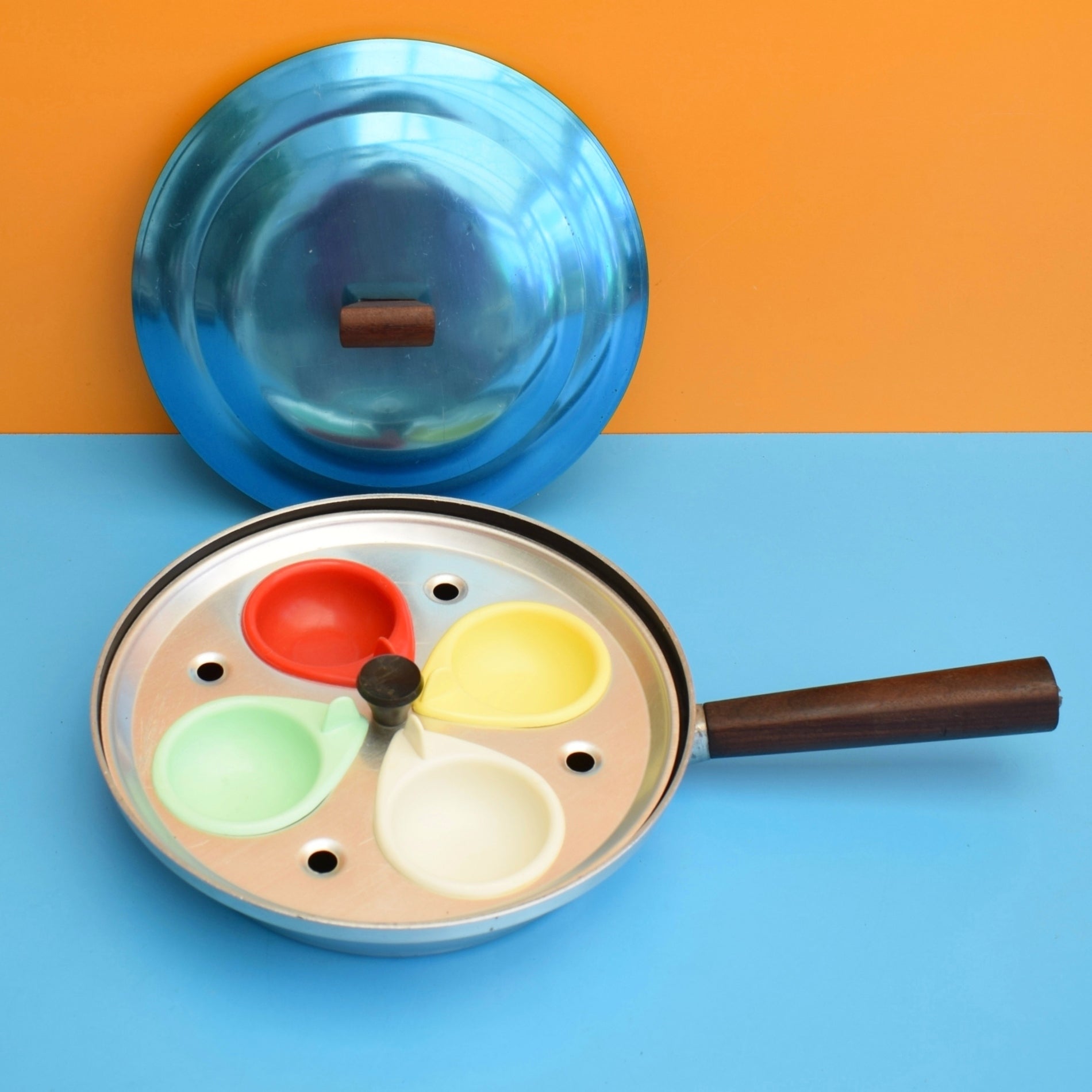 Vintage 1960s Egg Poacher / Saucepan - Anodised Aluminium / Plastic by Vintage