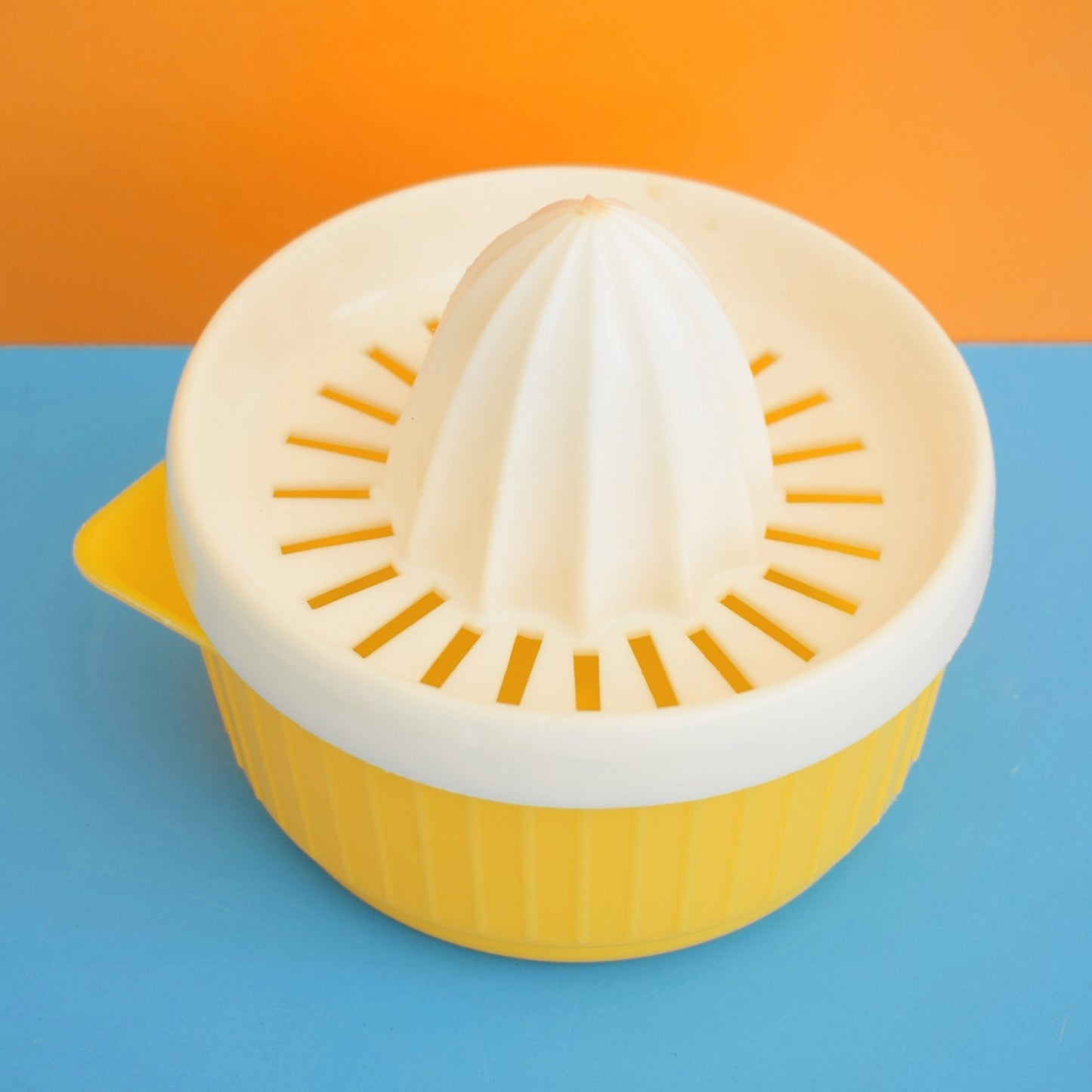 Vintage 1960s Lemon Juicer/ Jug - Yellow Plastic - Embee by Vintage
