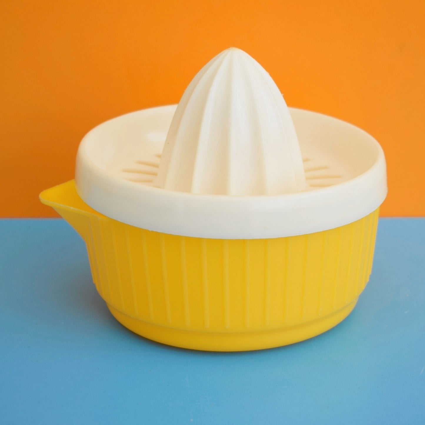 Vintage 1960s Lemon Juicer/ Jug - Yellow Plastic - Embee by Vintage