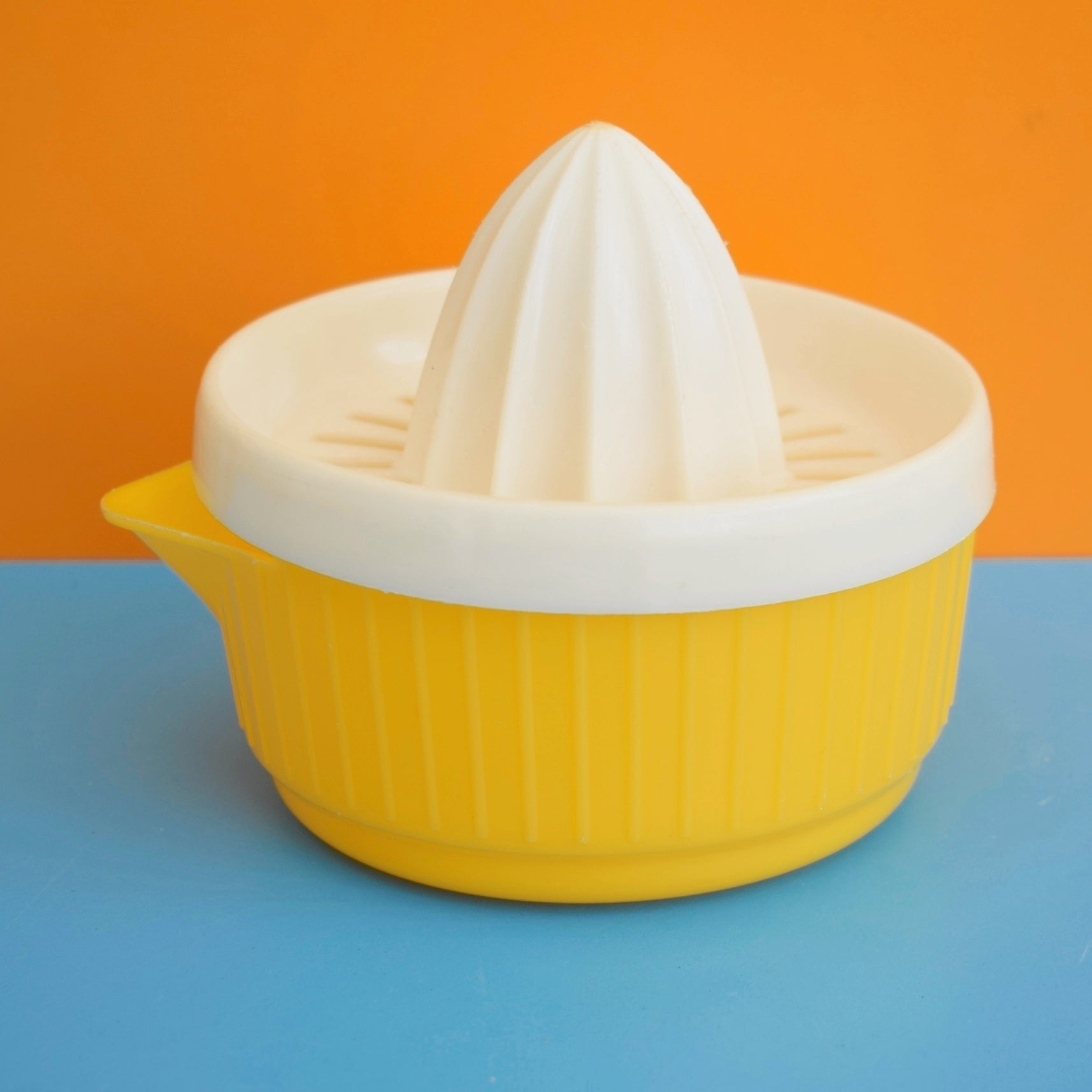 Vintage 1960s Lemon Juicer/ Jug - Yellow Plastic - Embee by Vintage