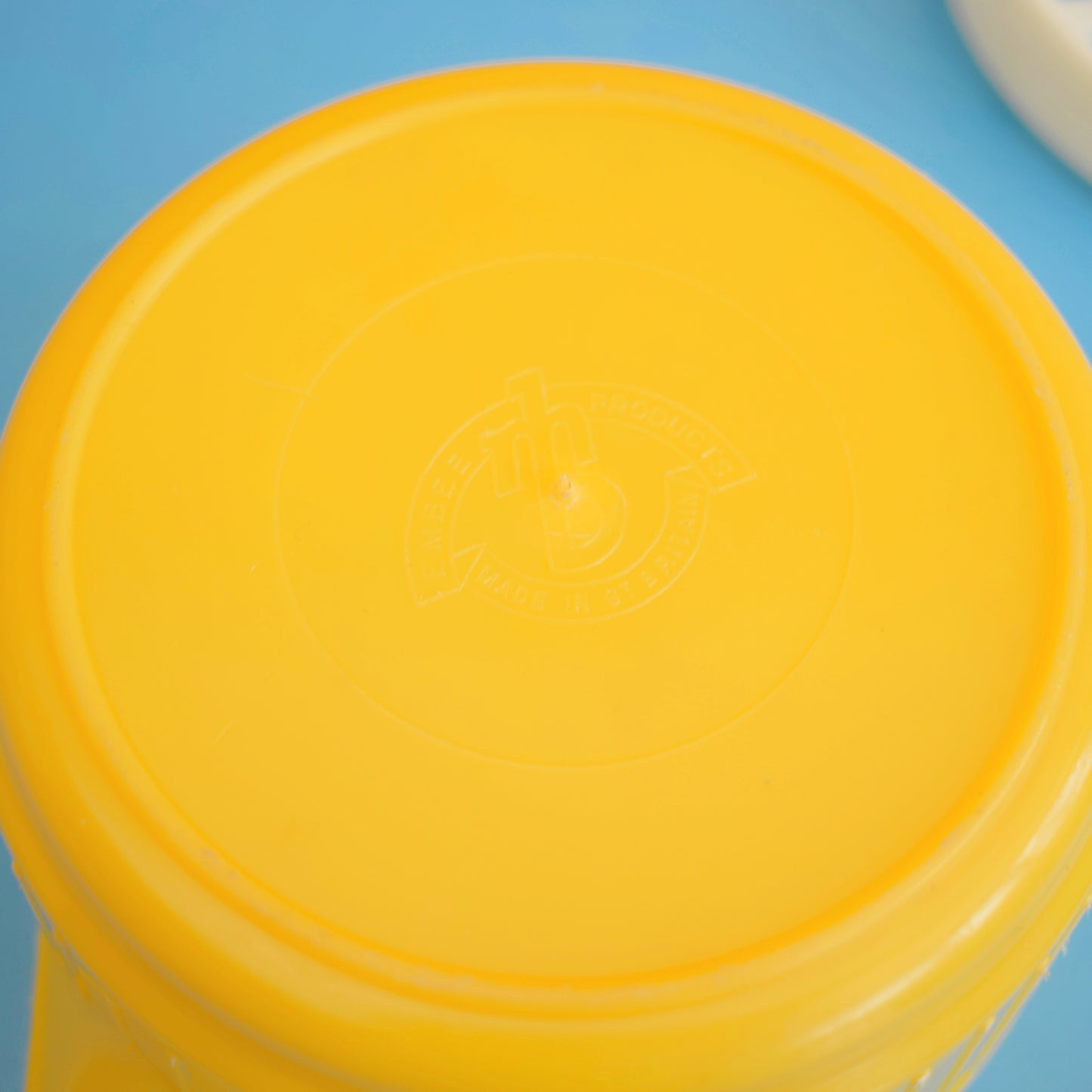 Vintage 1960s Lemon Juicer/ Jug - Yellow Plastic - Embee by Vintage