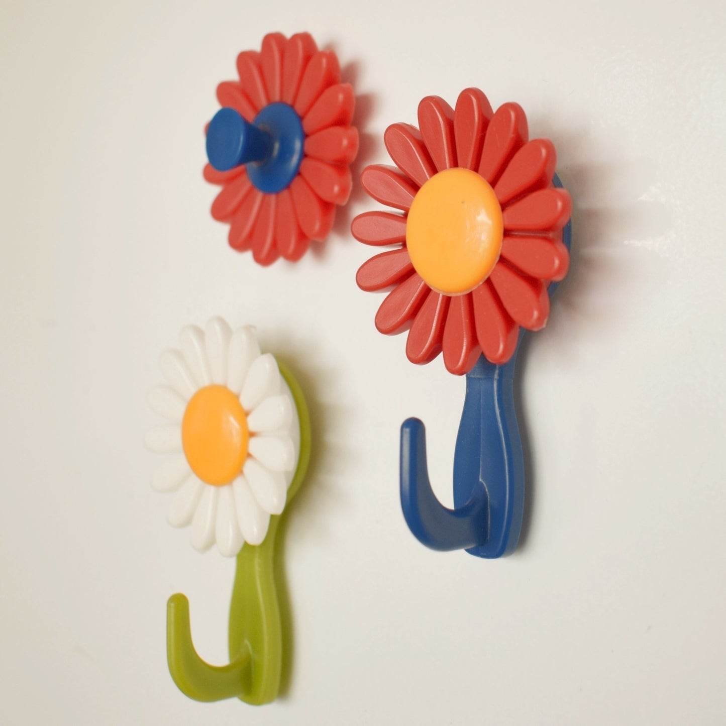 Vintage 1970s Plastic Flower Power Daisy Hooks - Unused by Pineapple Retro
