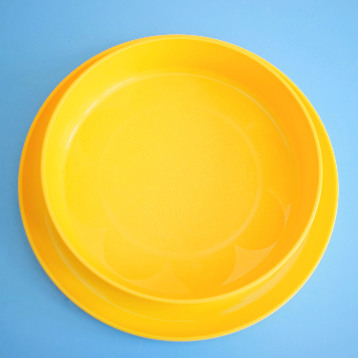 Vintage 1970s Tupperware Bowl With Lip - Yellow Flower