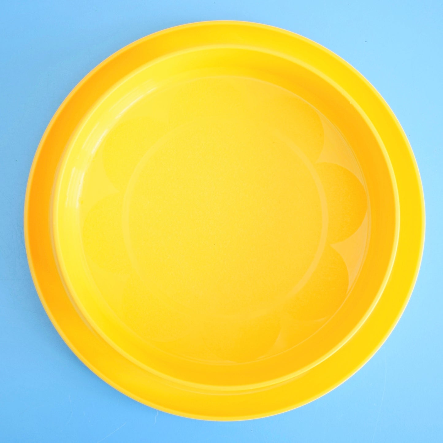 Vintage 1970s Tupperware Bowl With Lip - Yellow Flower