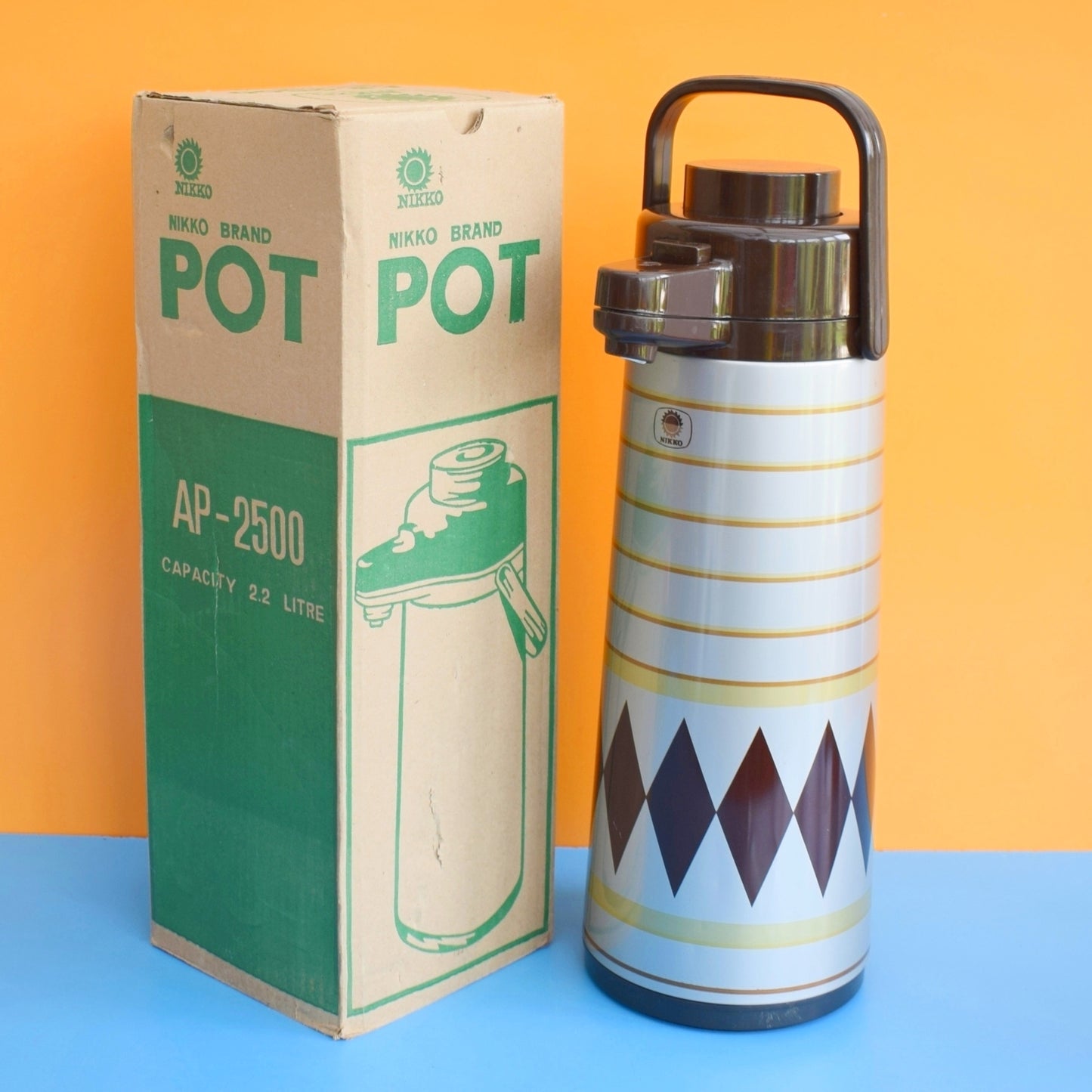 Vintage 1970s Air Pump Flask - Boxed - Silver & Brown