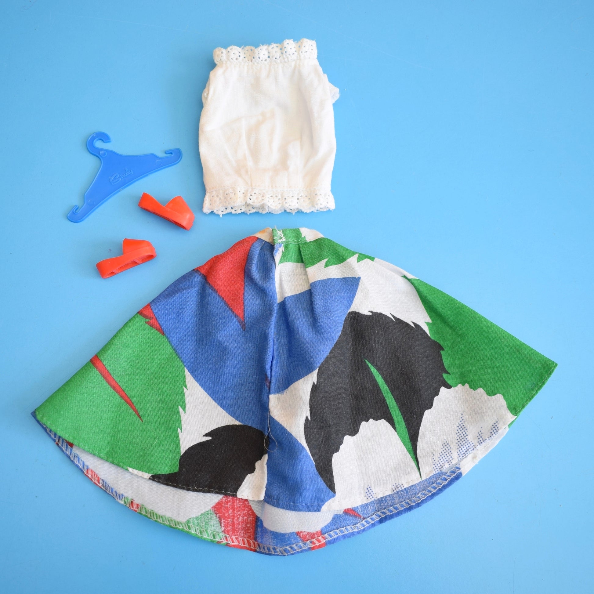Vintage 1980s Sindy Outfit - New Autumn Designs - Circle Skirt by Pineapple Retro